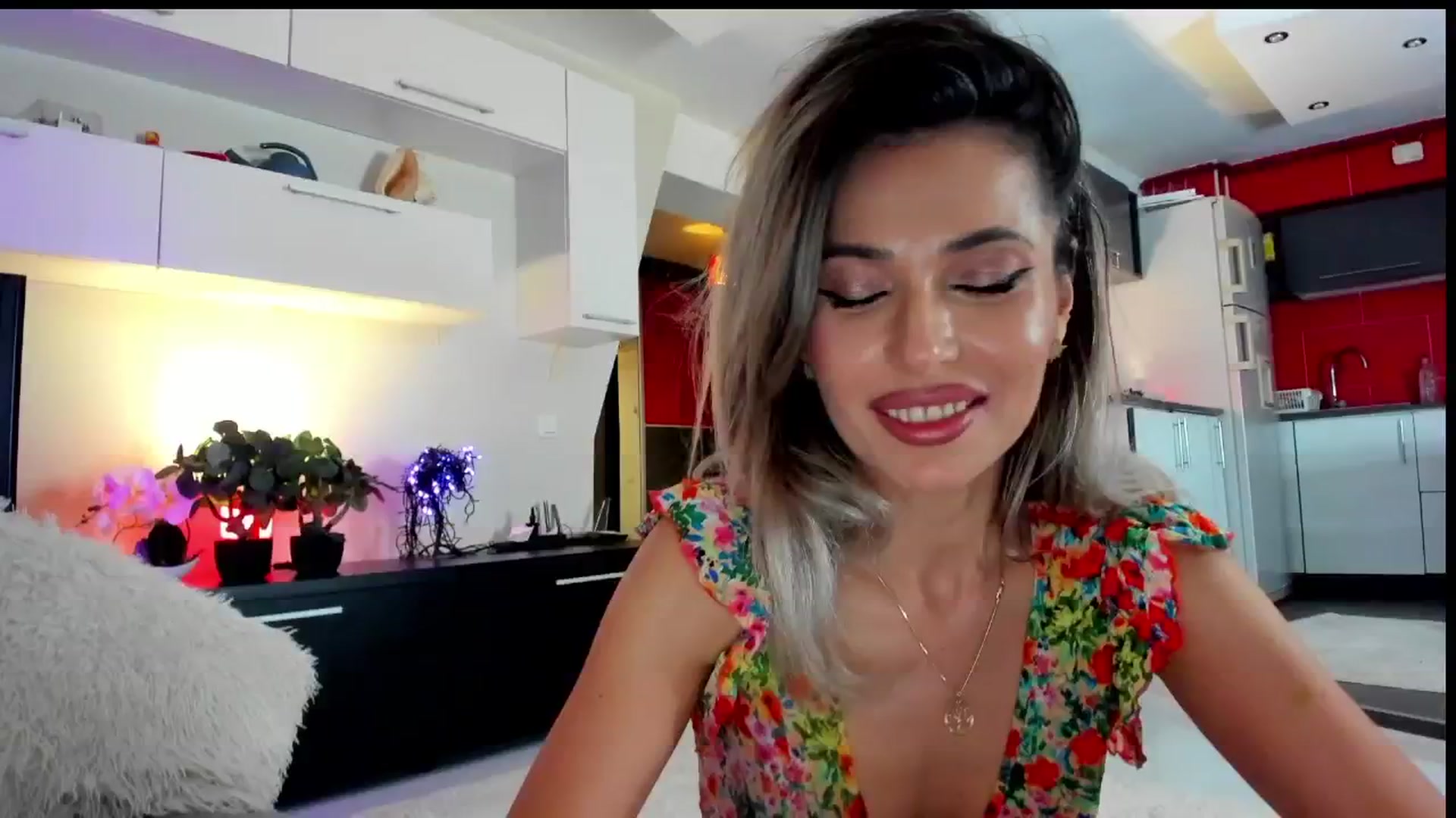 Gallery image thumbnail from SmileyTinaa's myfreecams stream on, 05/23/2024, 22:42 image 8 of 20