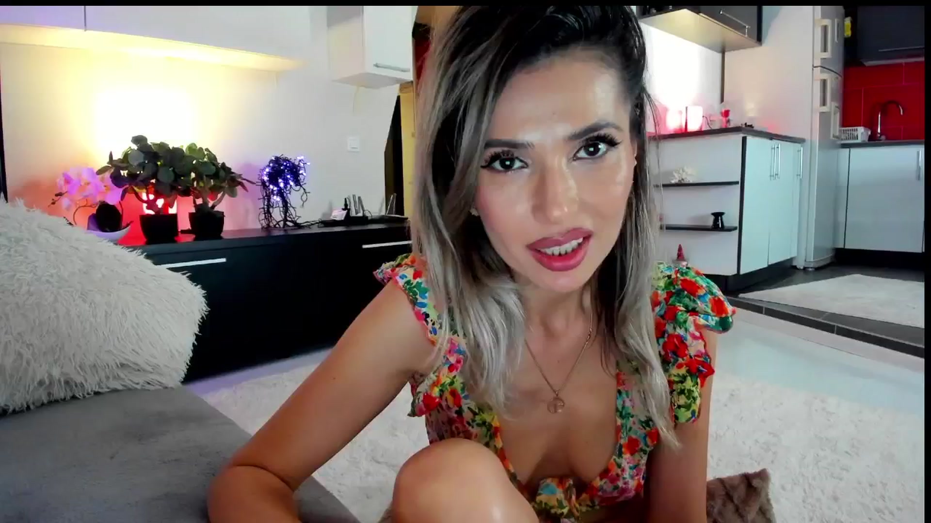 Gallery image thumbnail from SmileyTinaa's myfreecams stream on, 05/23/2024, 22:42 image 12 of 20