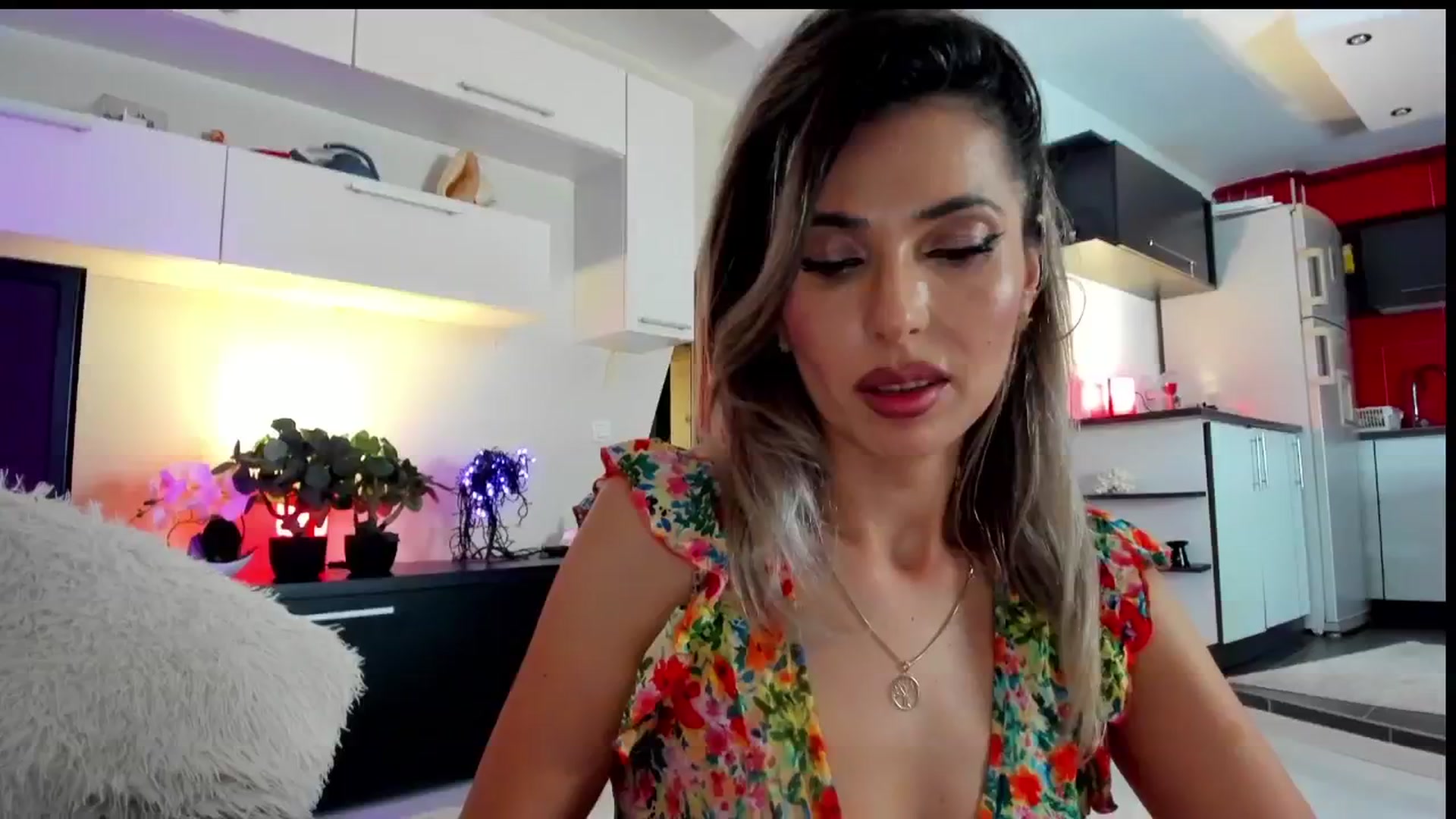 Gallery image thumbnail from SmileyTinaa's myfreecams stream on, 05/23/2024, 22:42 image 6 of 20
