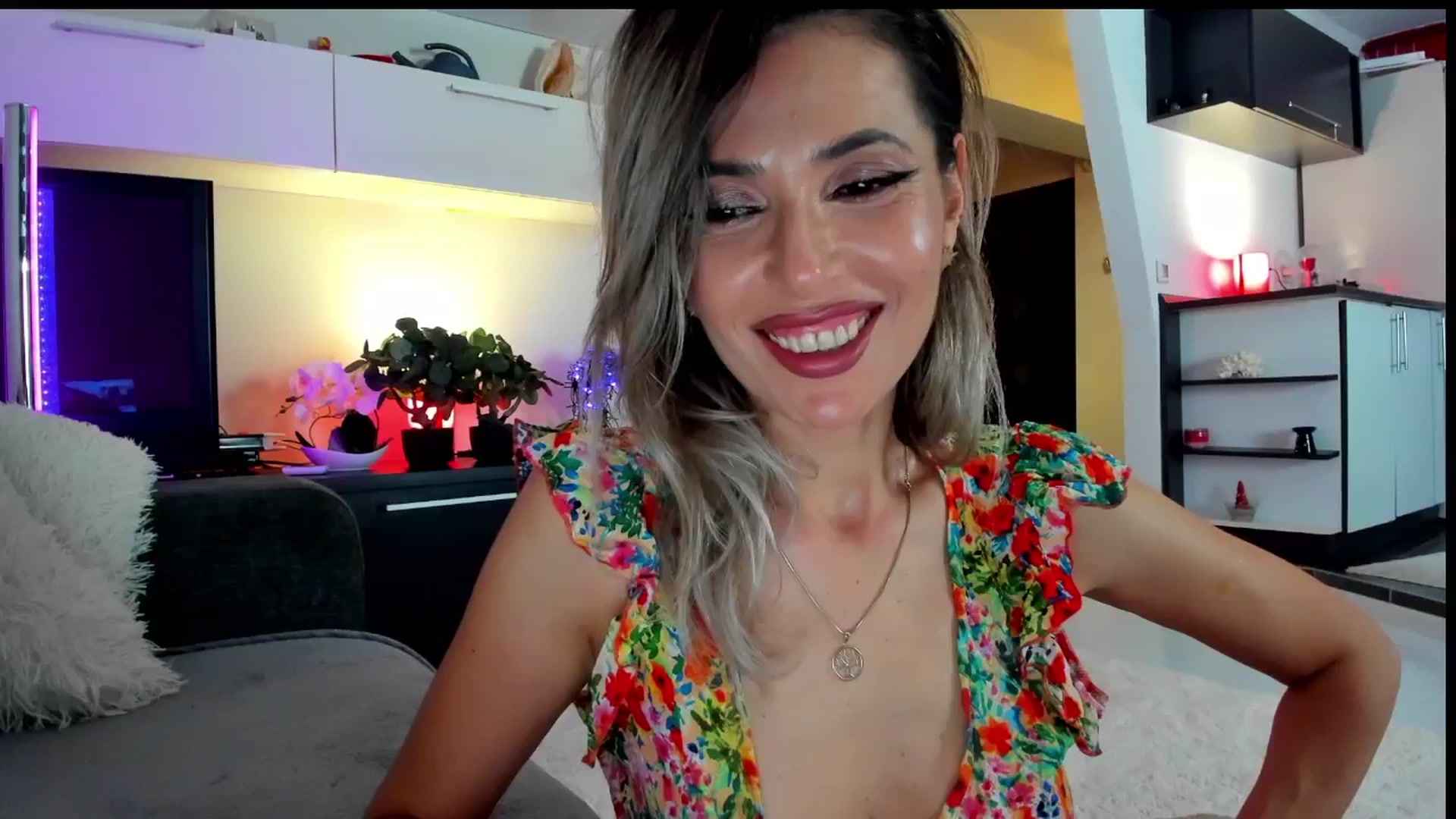 Gallery image thumbnail from SmileyTinaa's myfreecams stream on, 05/23/2024, 23:45 image 9 of 20