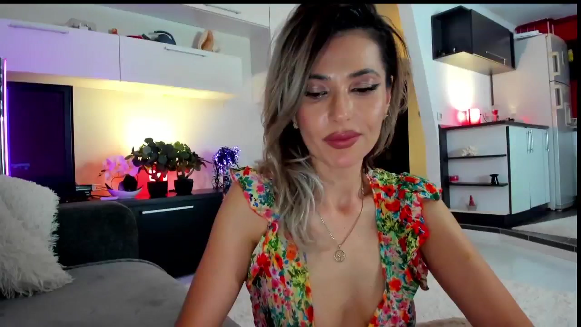 Gallery image thumbnail from SmileyTinaa's myfreecams stream on, 05/23/2024, 23:45 image 8 of 20
