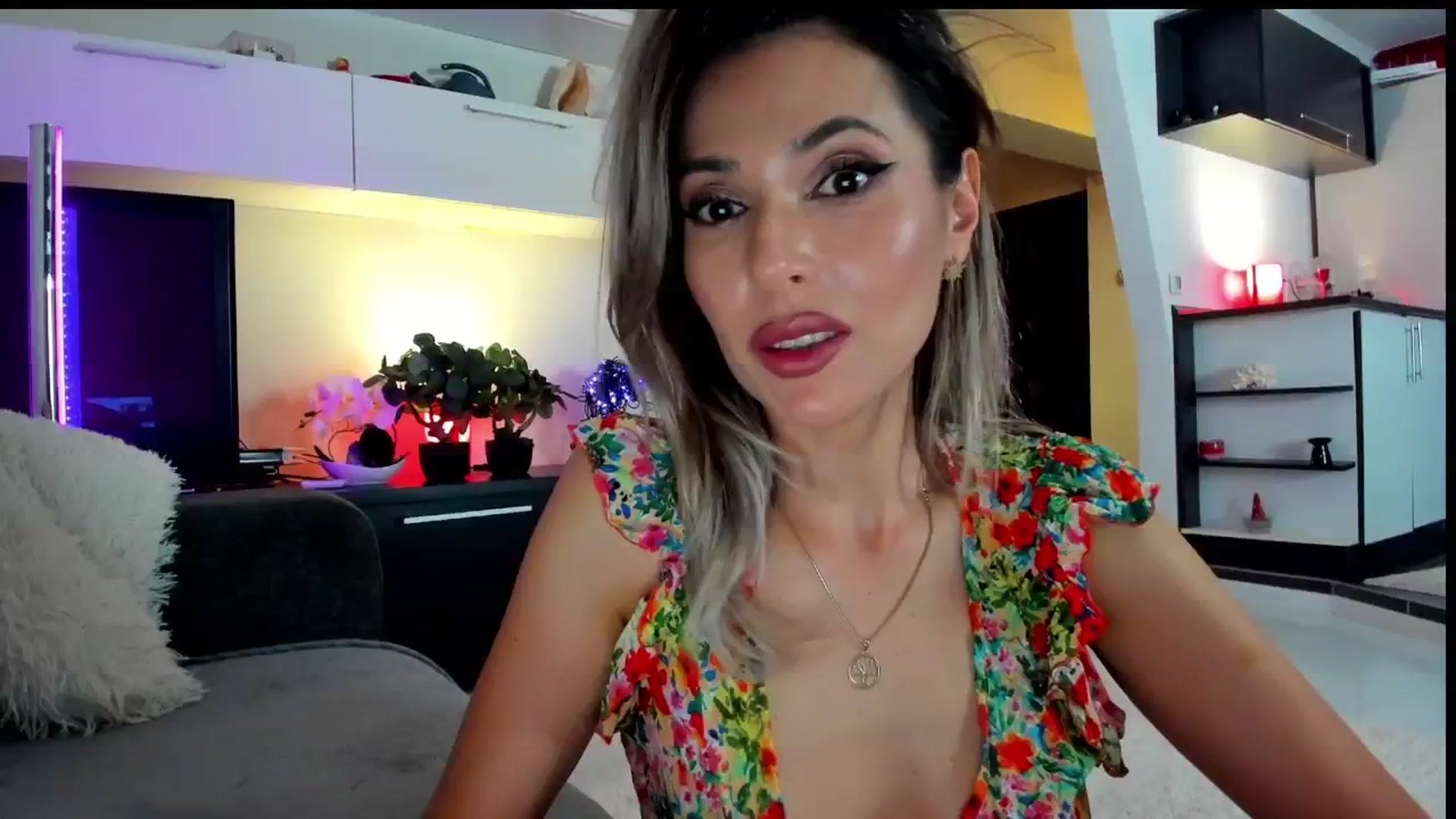 Gallery image thumbnail from SmileyTinaa's myfreecams stream on, 05/23/2024, 23:45 image 20 of 20