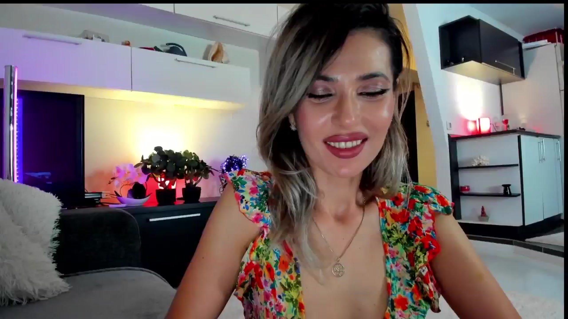 Gallery image thumbnail from SmileyTinaa's myfreecams stream on, 05/23/2024, 23:45 image 10 of 20
