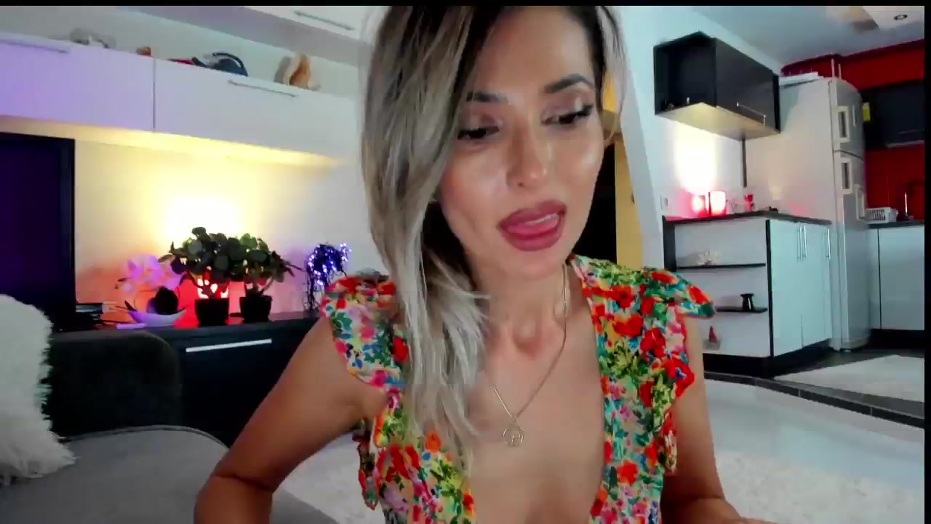 Gallery image thumbnail from SmileyTinaa's myfreecams stream on, 05/23/2024, 23:45 image 7 of 20