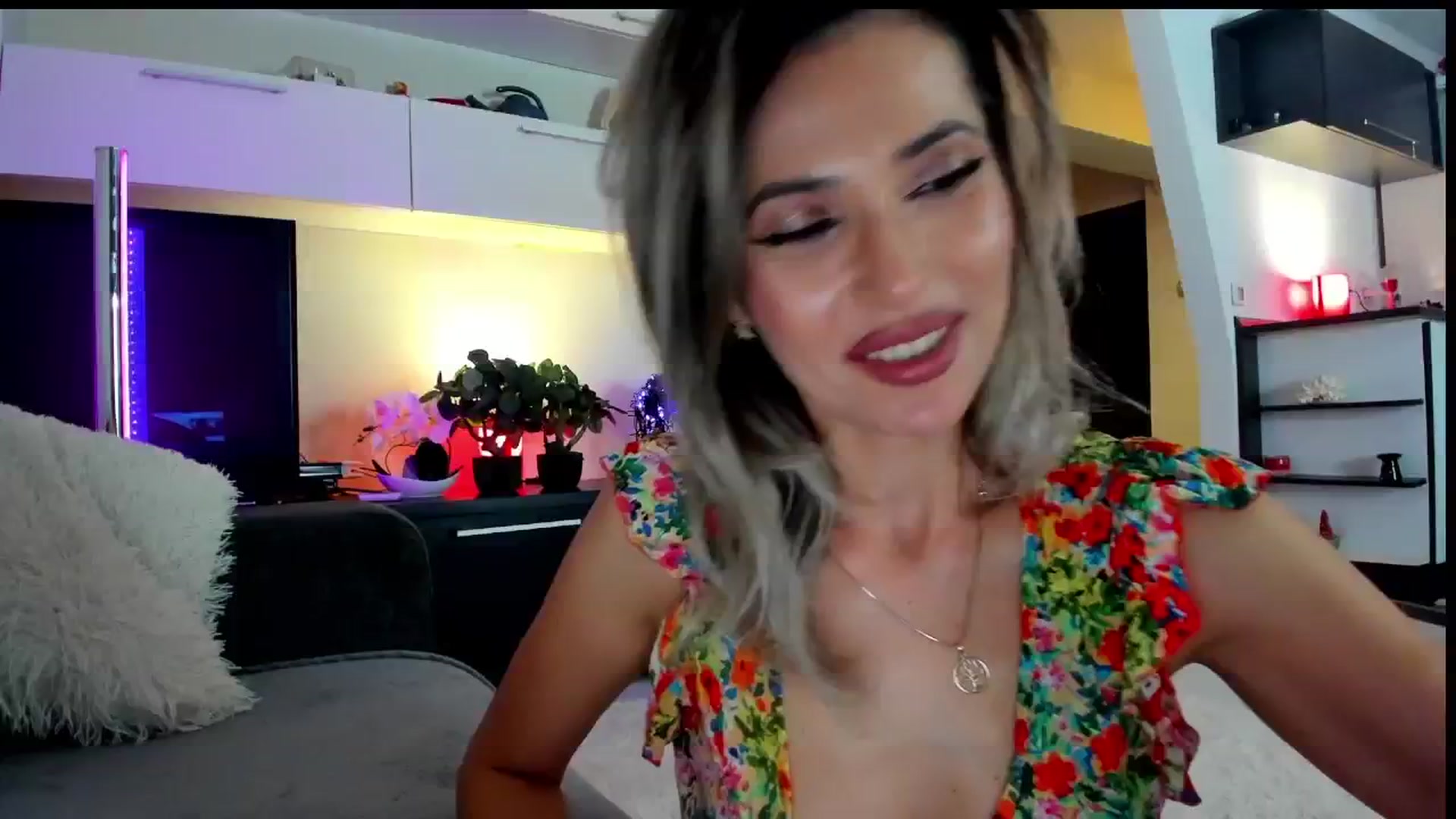 Gallery image thumbnail from SmileyTinaa's myfreecams stream on, 05/23/2024, 23:45 image 11 of 20