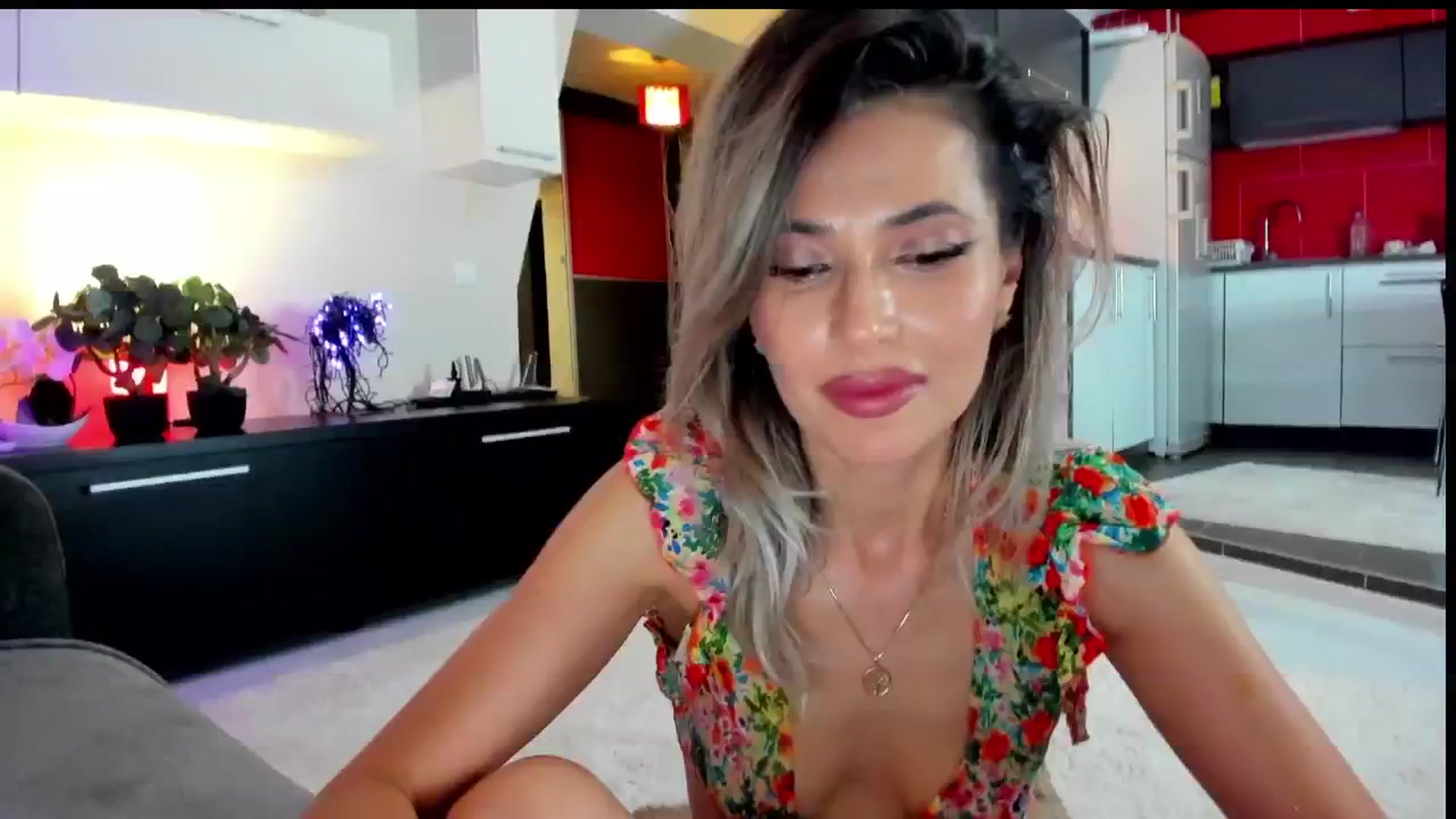 Gallery image thumbnail from SmileyTinaa's myfreecams stream on, 05/23/2024, 23:45 image 4 of 20