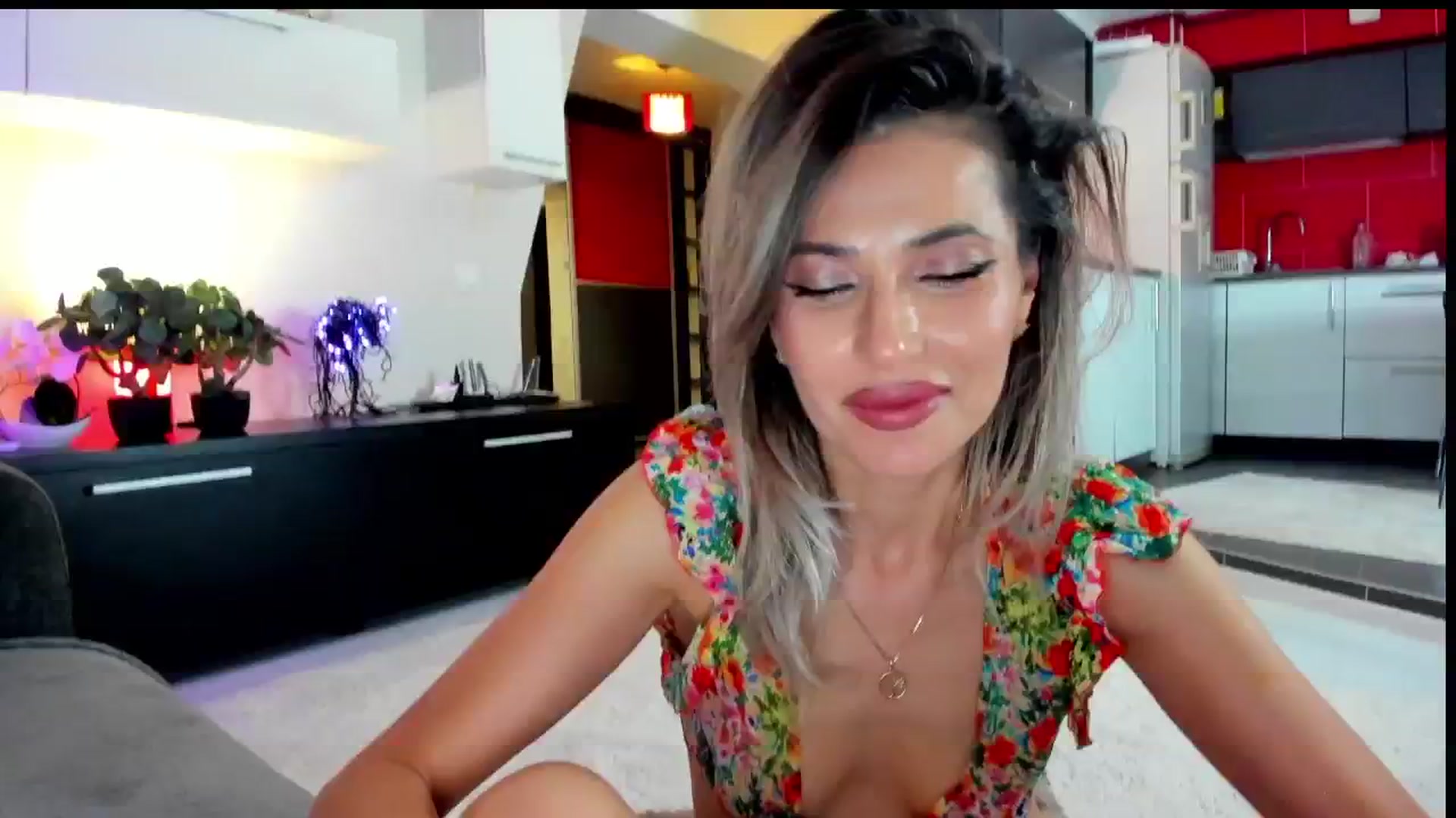 Gallery image thumbnail from SmileyTinaa's myfreecams stream on, 05/23/2024, 23:45 image 6 of 20