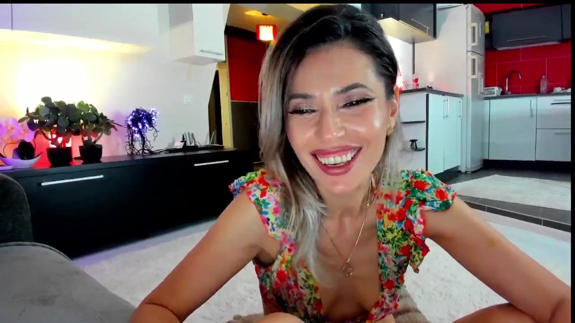 Gallery image thumbnail from SmileyTinaa's myfreecams stream on, 05/24/2024, 24:01 image 16 of 20