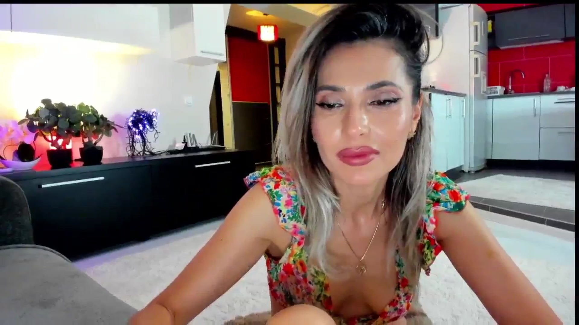 Gallery image thumbnail from SmileyTinaa's myfreecams stream on, 05/24/2024, 24:01 image 8 of 20