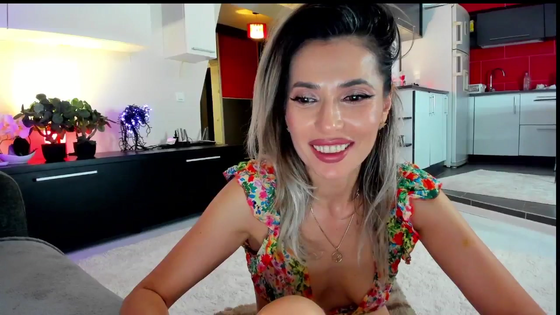 Gallery image thumbnail from SmileyTinaa's myfreecams stream on, 05/24/2024, 24:01 image 5 of 20