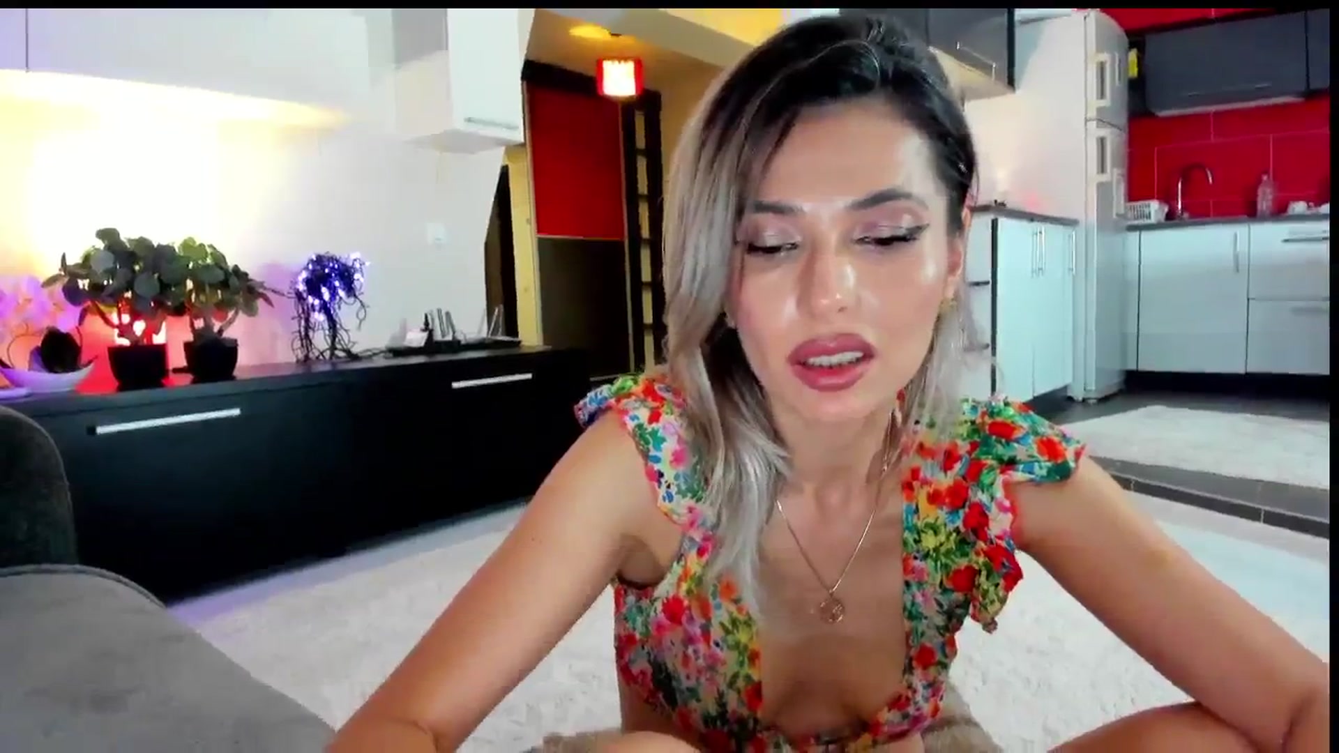 Gallery image thumbnail from SmileyTinaa's myfreecams stream on, 05/24/2024, 24:01 image 18 of 20