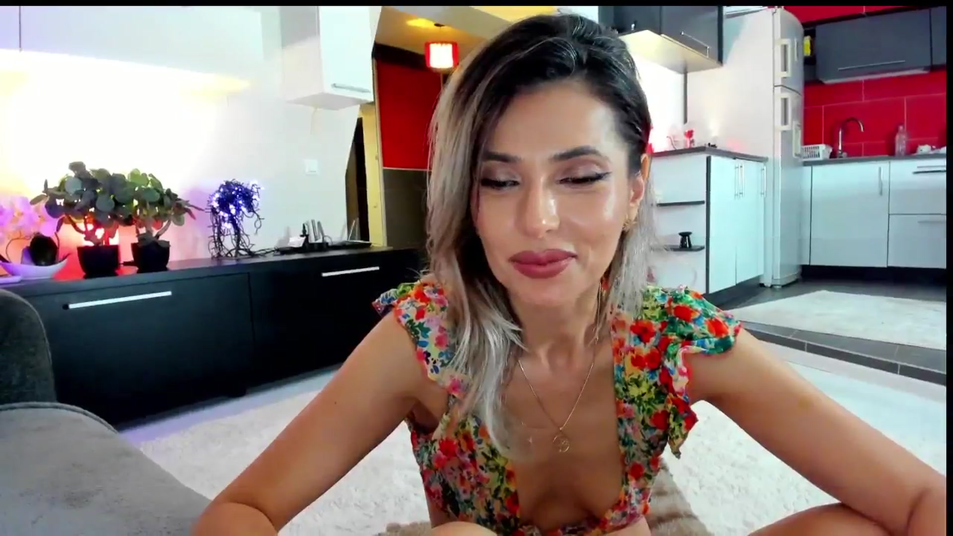 Gallery image thumbnail from SmileyTinaa's myfreecams stream on, 05/24/2024, 24:01 image 19 of 20