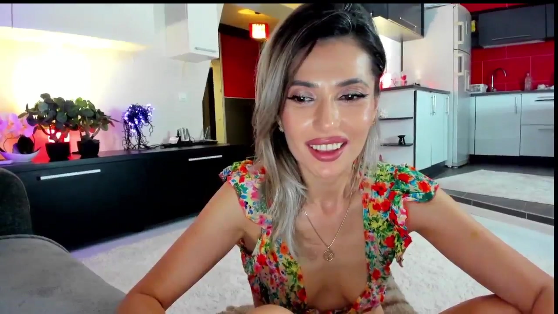 Gallery image thumbnail from SmileyTinaa's myfreecams stream on, 05/24/2024, 24:01 image 15 of 20