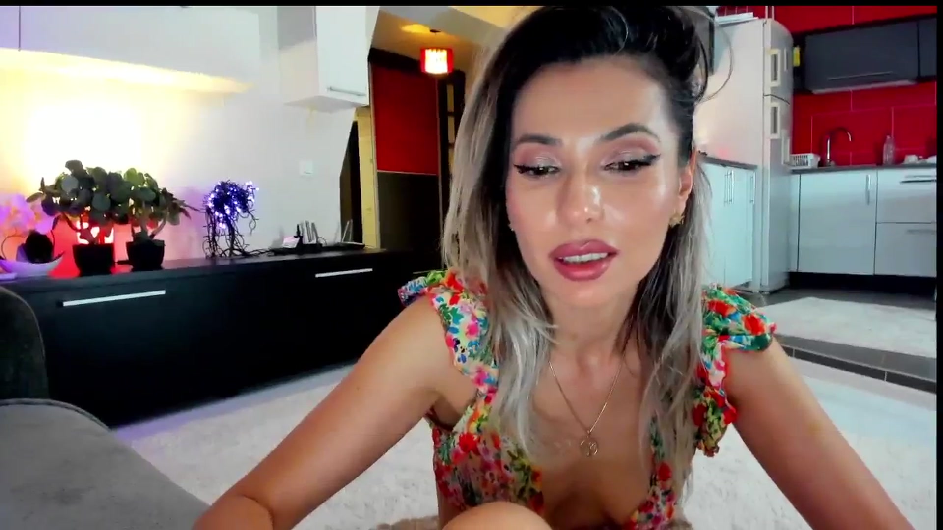 Gallery image thumbnail from SmileyTinaa's myfreecams stream on, 05/24/2024, 24:01 image 2 of 20