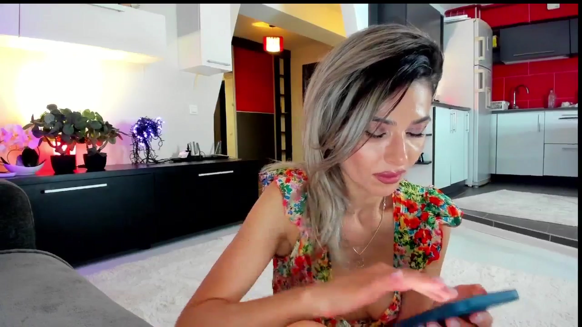 Gallery image thumbnail from SmileyTinaa's myfreecams stream on, 05/24/2024, 24:01 image 12 of 20