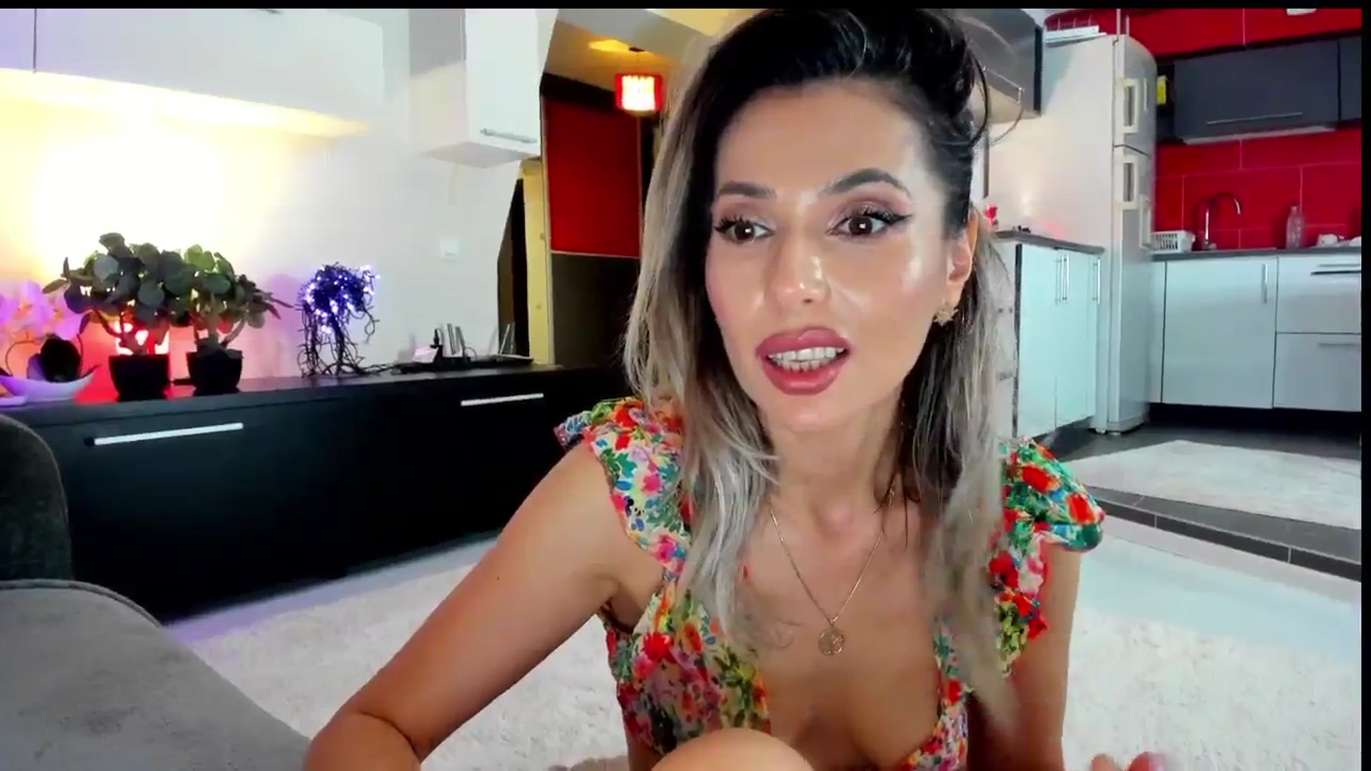 Gallery image thumbnail from SmileyTinaa's myfreecams stream on, 05/24/2024, 24:01 image 3 of 20