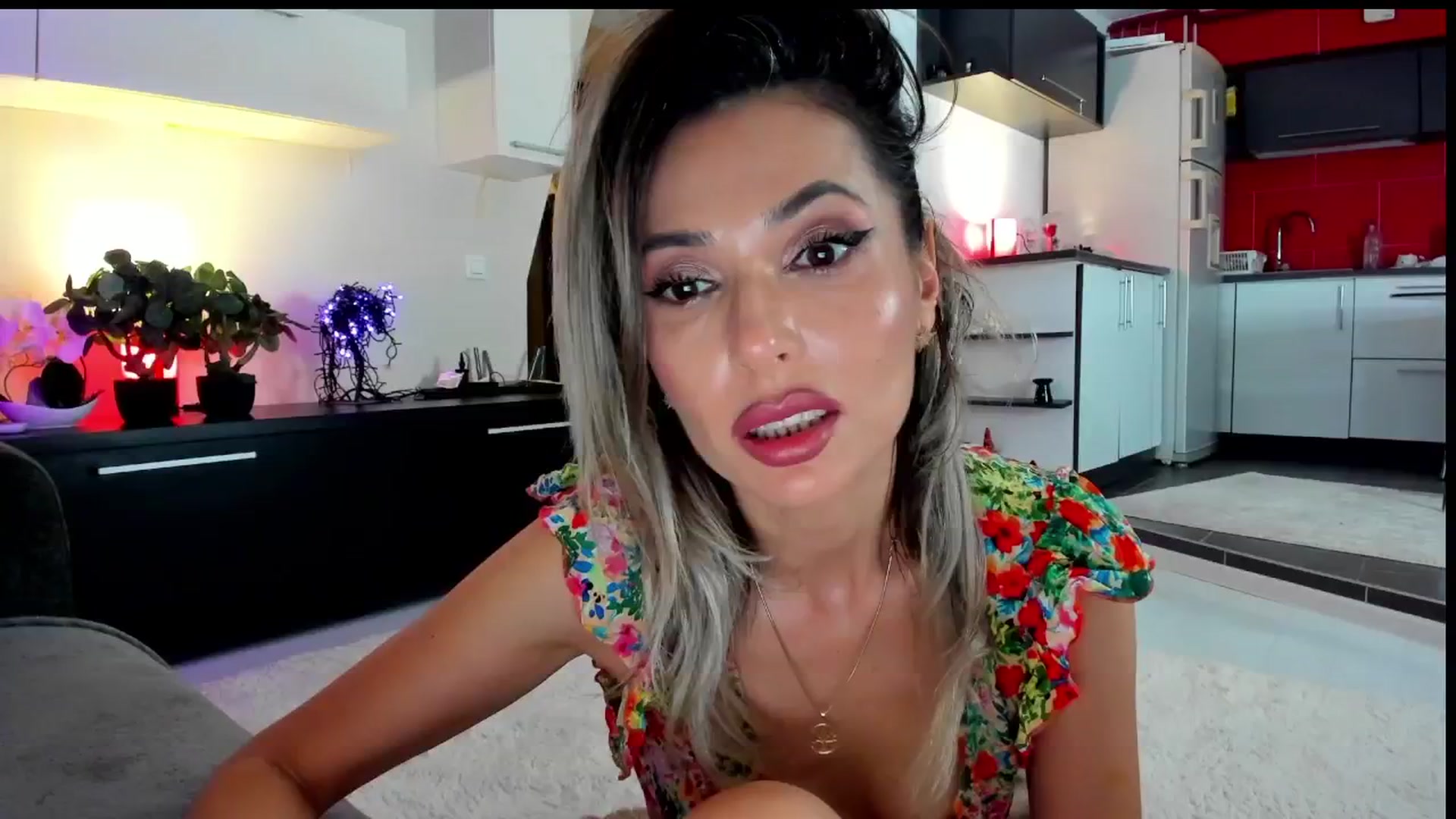 Gallery image thumbnail from SmileyTinaa's myfreecams stream on, 05/24/2024, 24:01 image 1 of 20