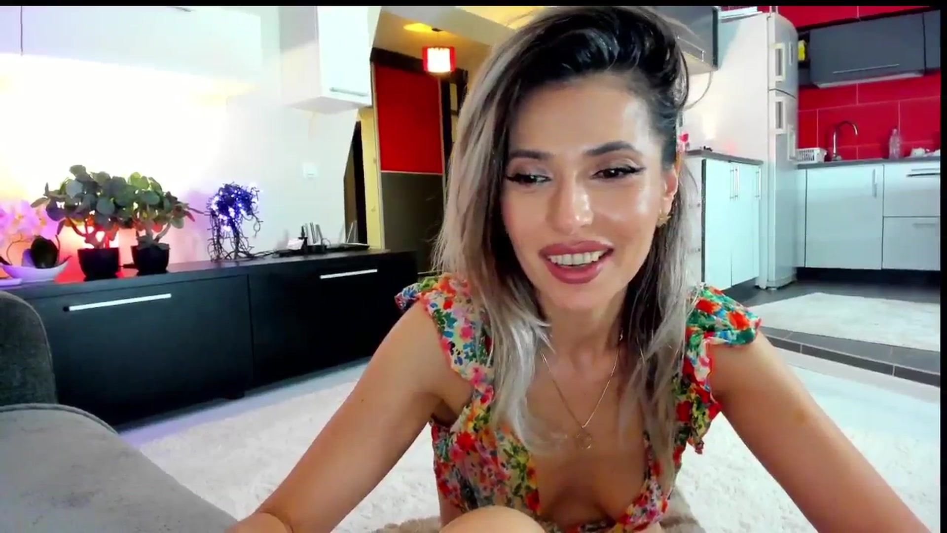 Gallery image thumbnail from SmileyTinaa's myfreecams stream on, 05/24/2024, 24:01 image 10 of 20