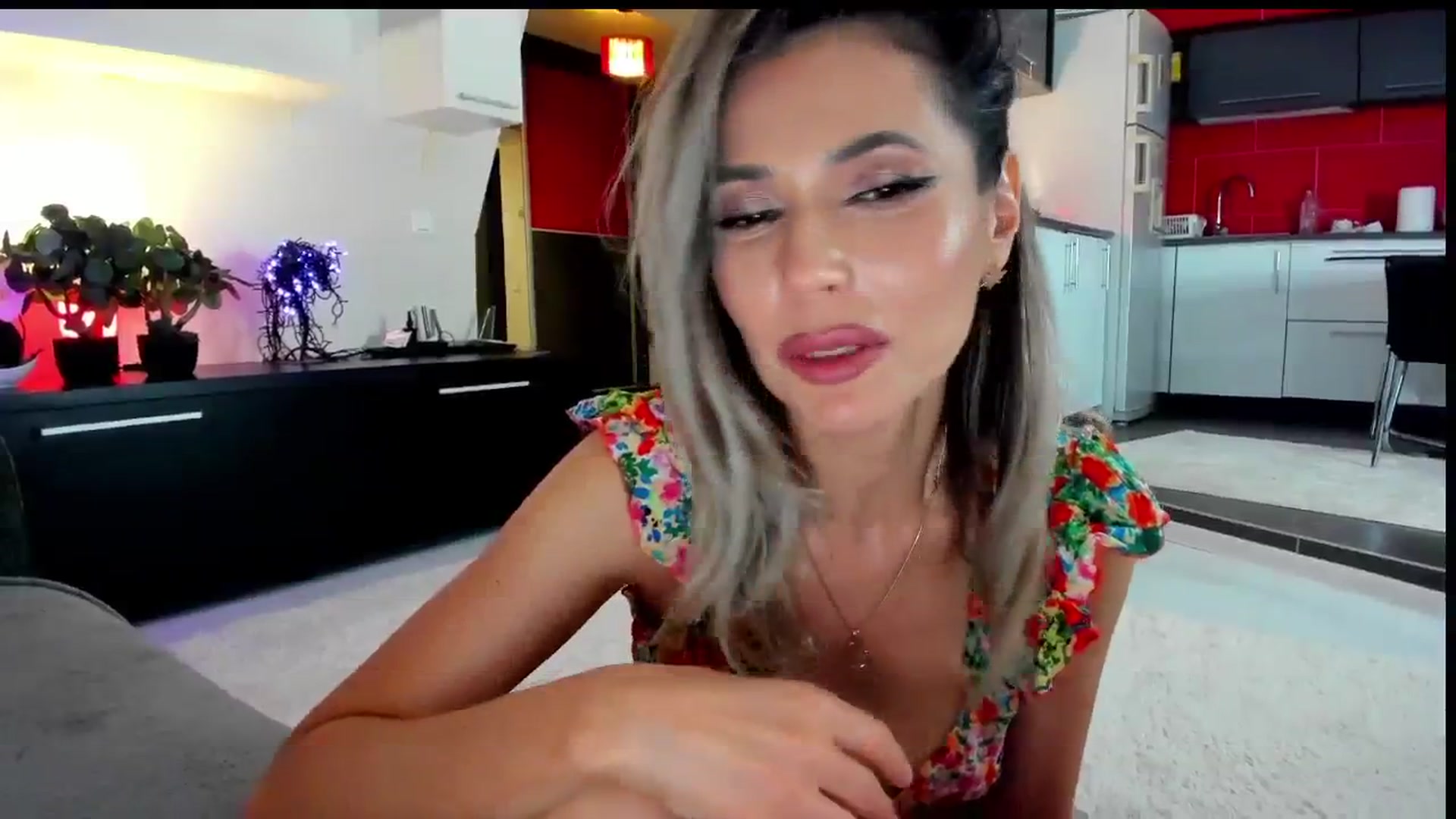 Gallery image thumbnail from SmileyTinaa's myfreecams stream on, 05/24/2024, 02:10 image 2 of 20