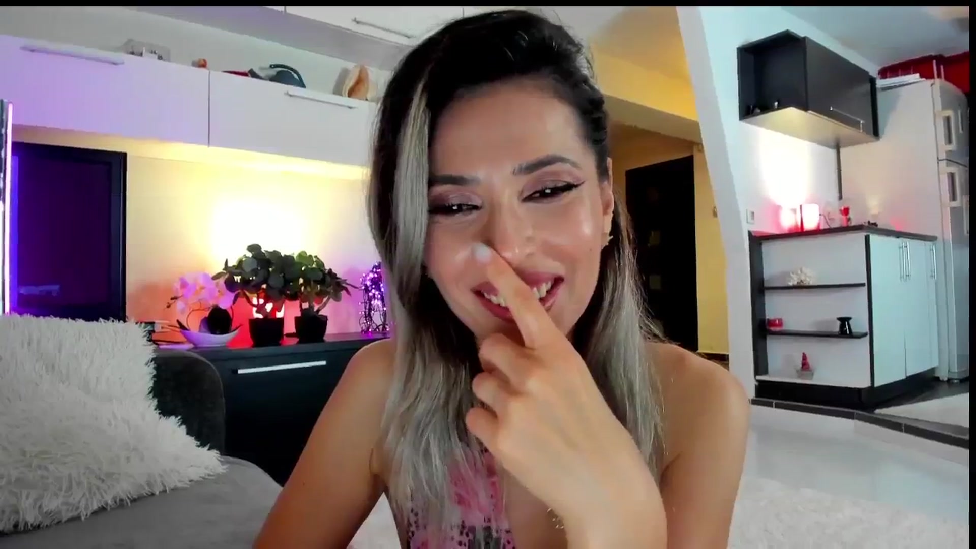 Gallery image thumbnail from SmileyTinaa's myfreecams stream on, 05/25/2024, 01:52 image 9 of 20