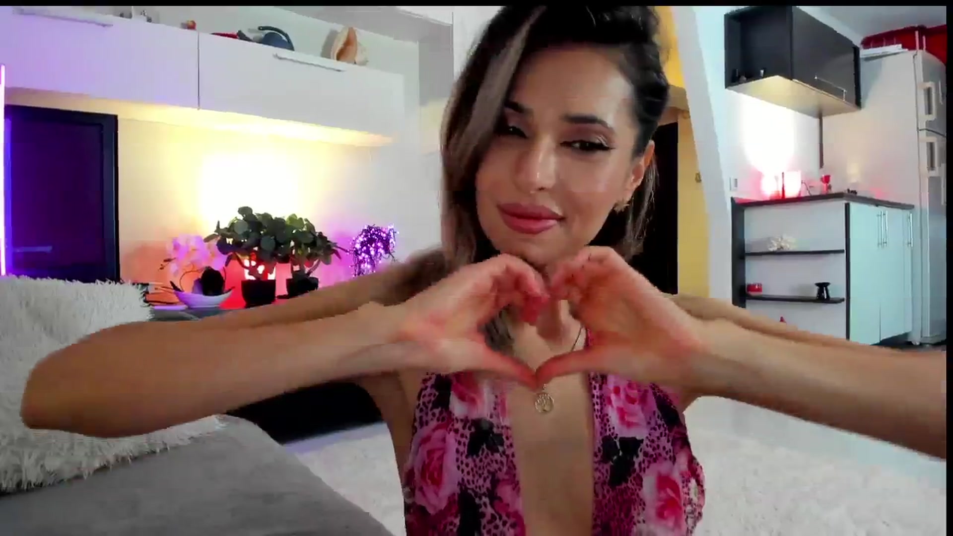 Gallery image thumbnail from SmileyTinaa's myfreecams stream on, 05/25/2024, 01:52 image 5 of 20