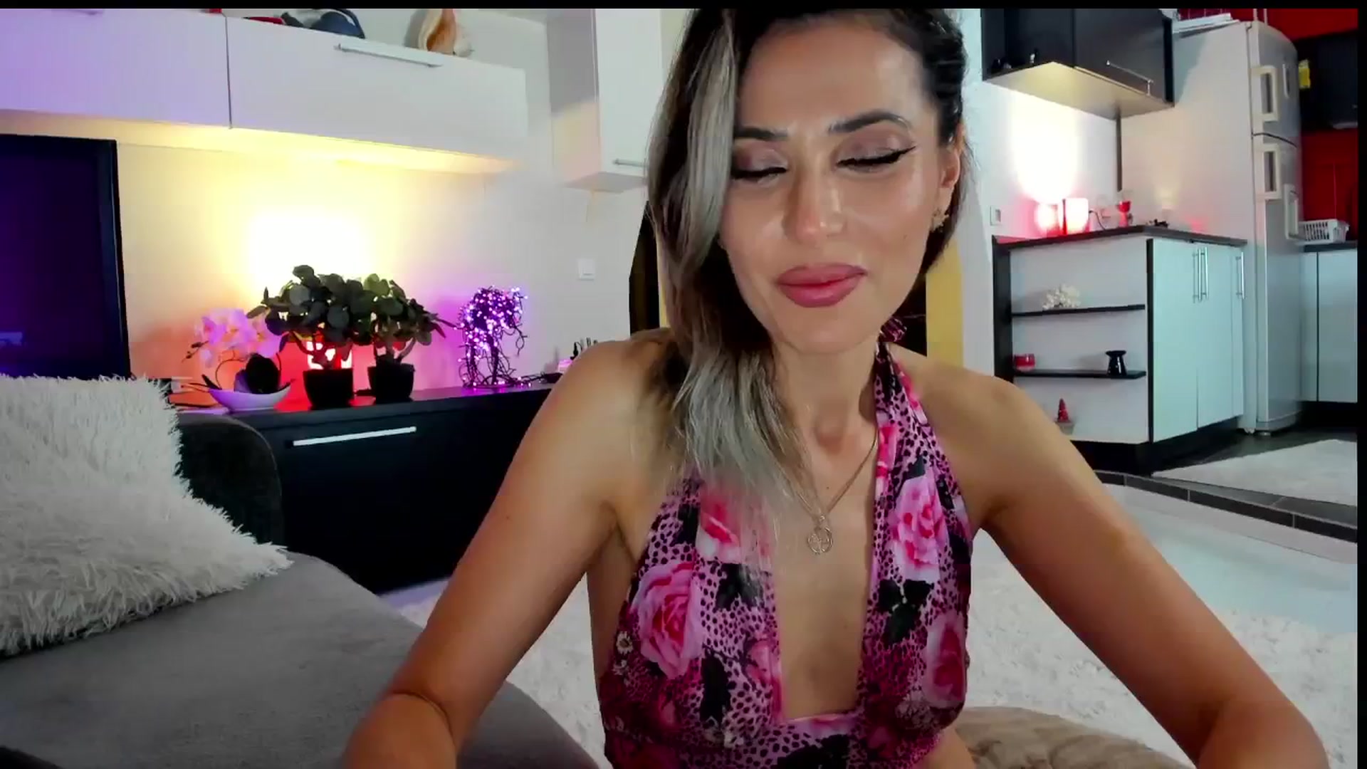 Gallery image thumbnail from SmileyTinaa's myfreecams stream on, 05/25/2024, 01:52 image 11 of 20