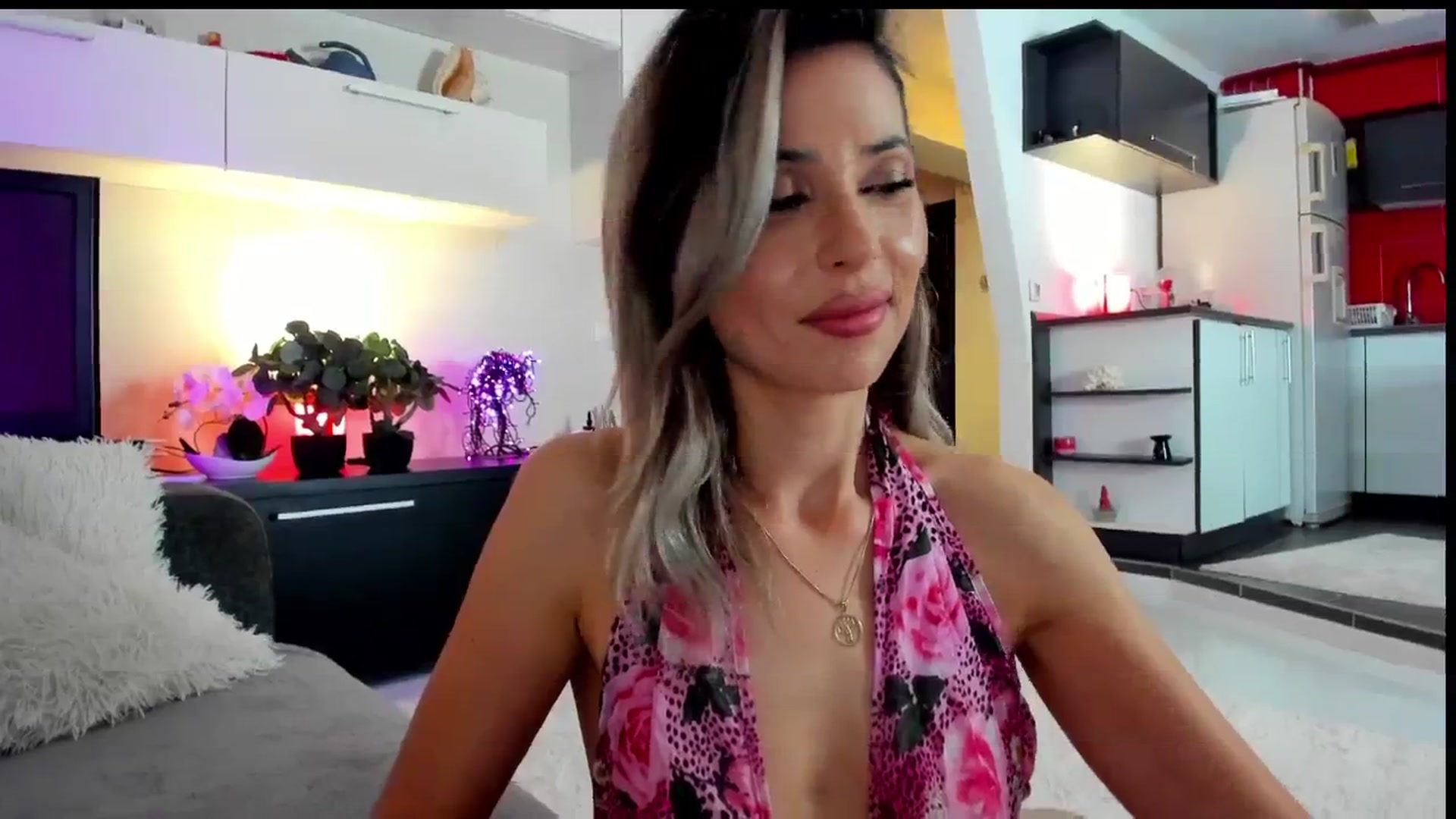 Gallery image thumbnail from SmileyTinaa's myfreecams stream on, 05/25/2024, 01:52 image 6 of 20