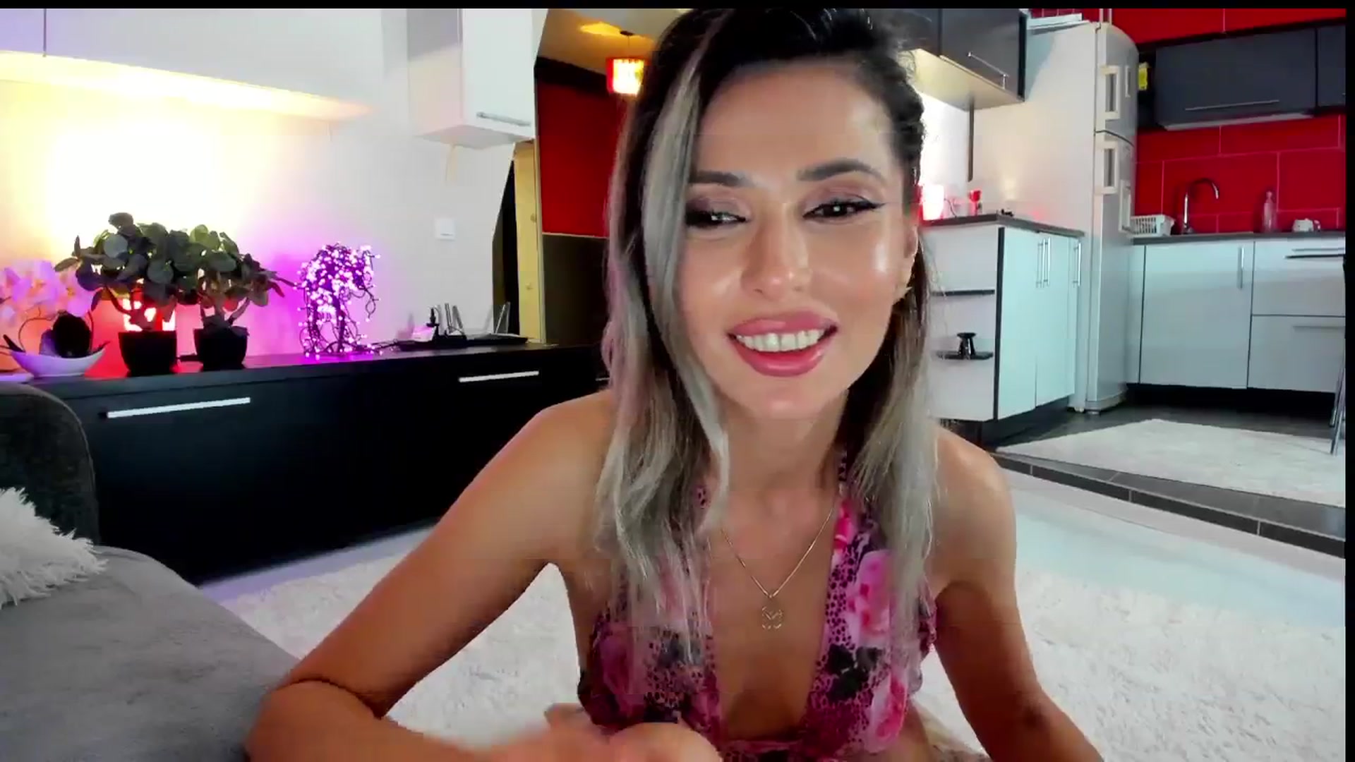 Gallery image thumbnail from SmileyTinaa's myfreecams stream on, 05/25/2024, 01:52 image 7 of 20