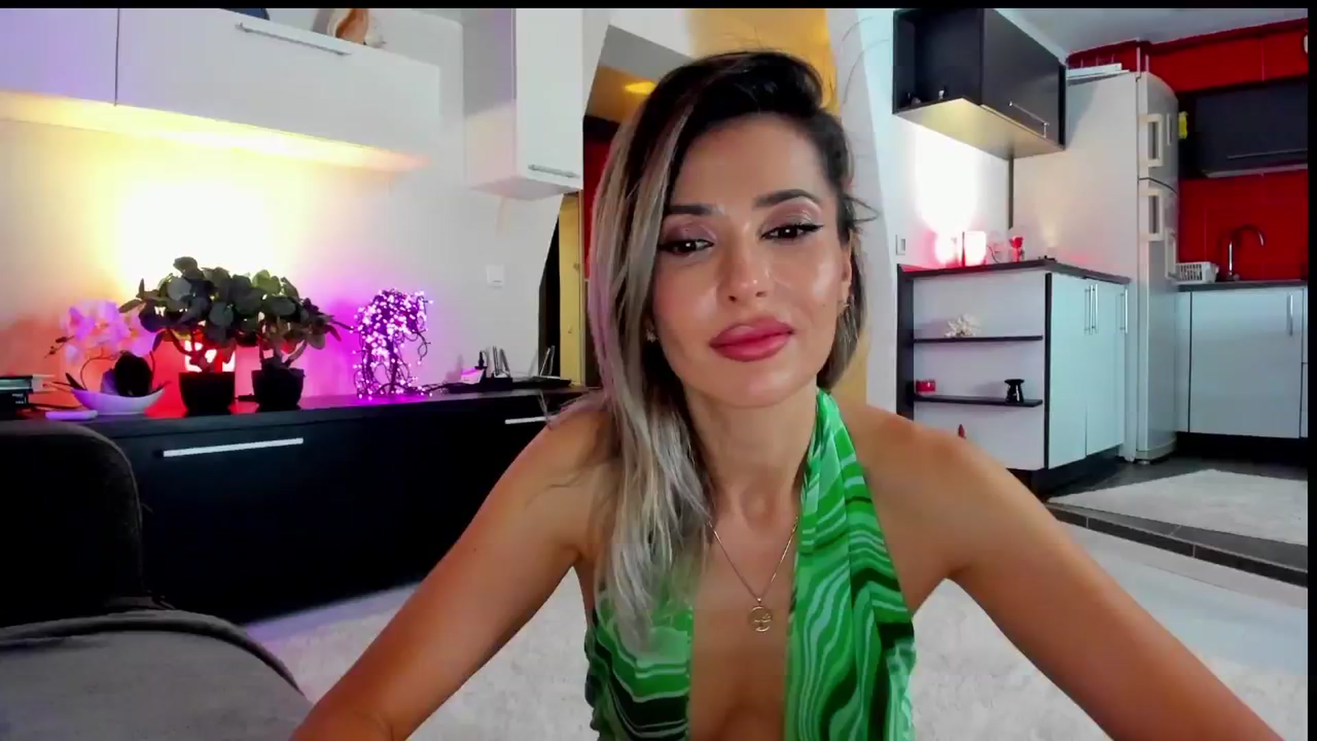 Gallery image thumbnail from SmileyTinaa's myfreecams stream on, 05/30/2024, 01:53 image 6 of 20