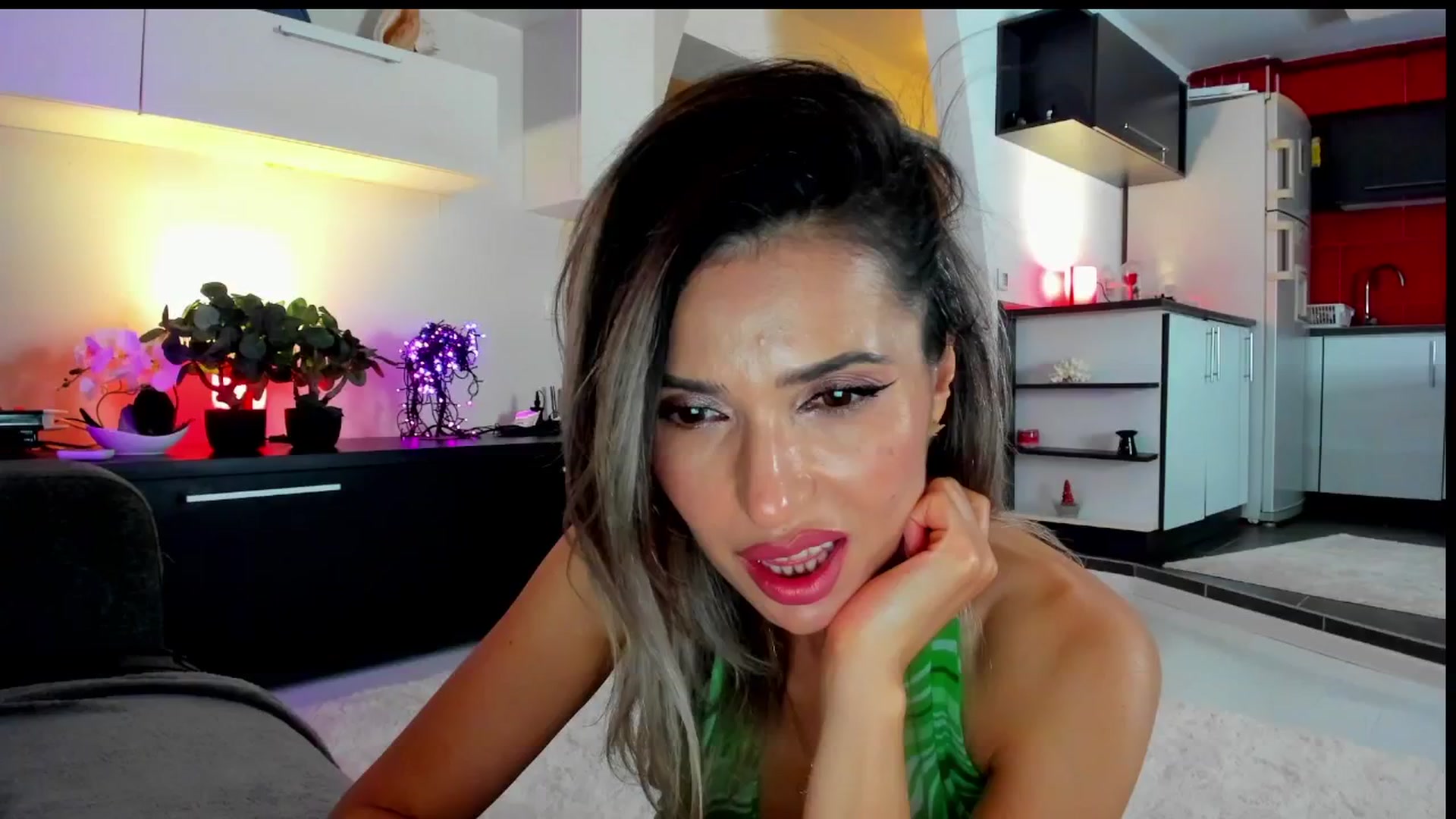 Gallery image thumbnail from SmileyTinaa's myfreecams stream on, 05/30/2024, 01:53 image 4 of 20