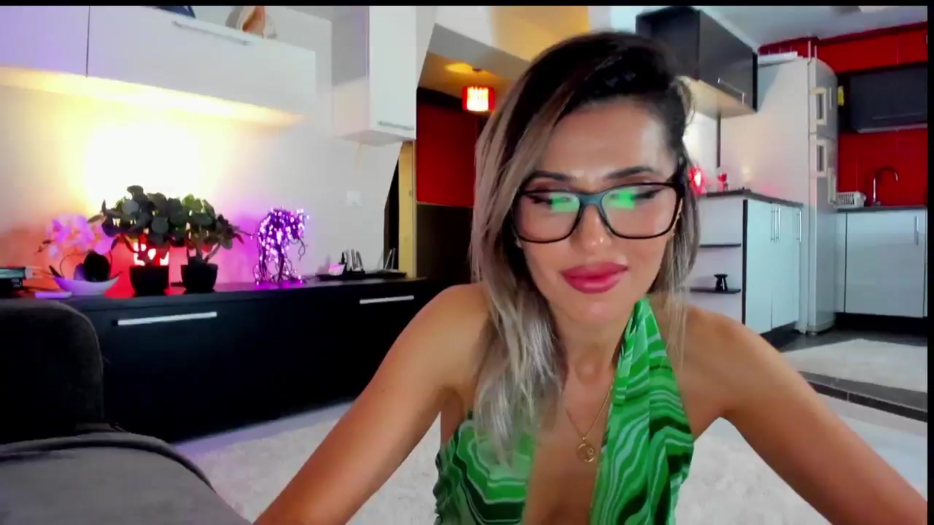 Gallery image thumbnail from SmileyTinaa's myfreecams stream on, 05/30/2024, 01:53 image 1 of 20