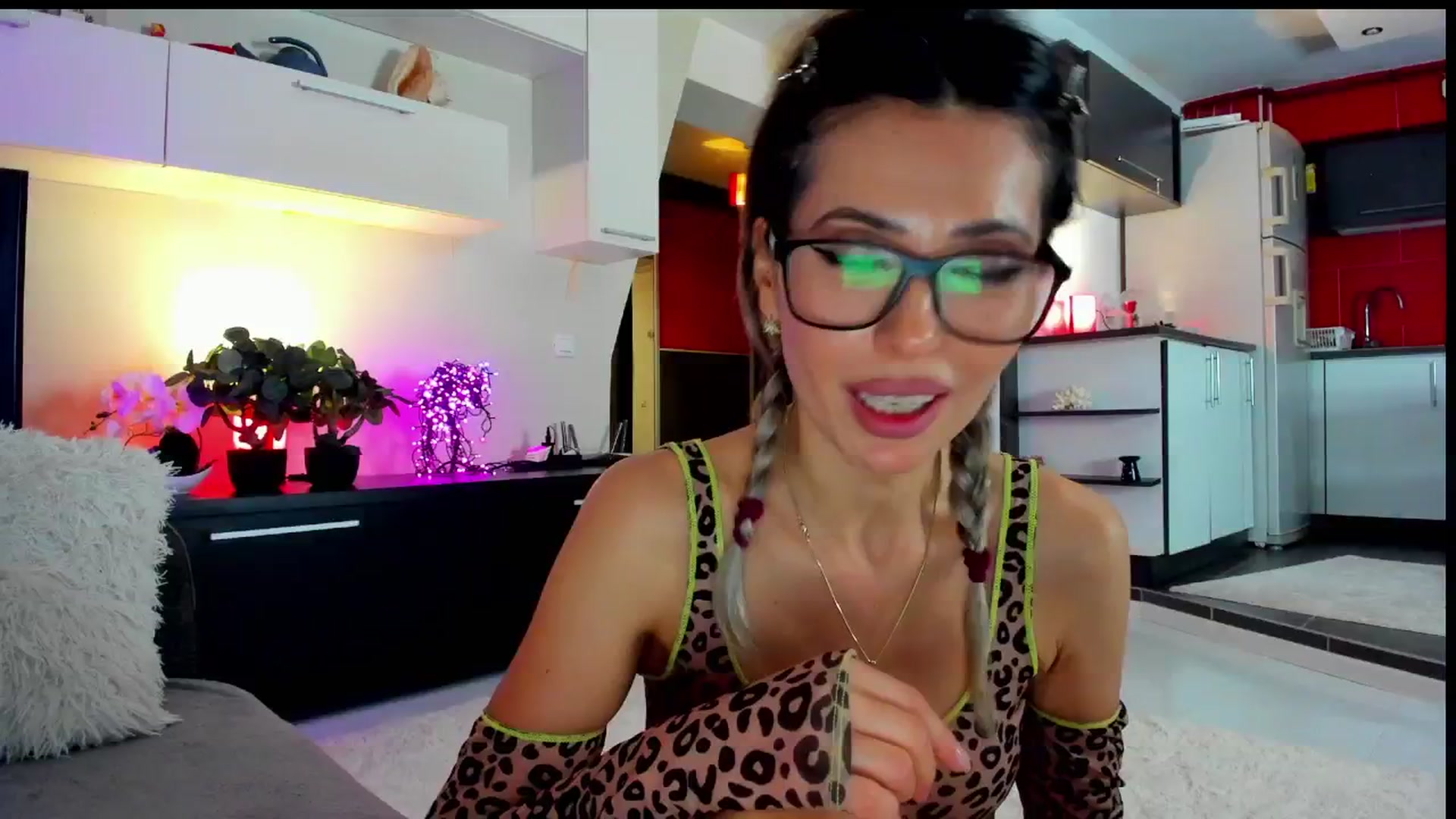 Gallery image thumbnail from SmileyTinaa's myfreecams stream on, 05/31/2024, 03:39 image 11 of 20