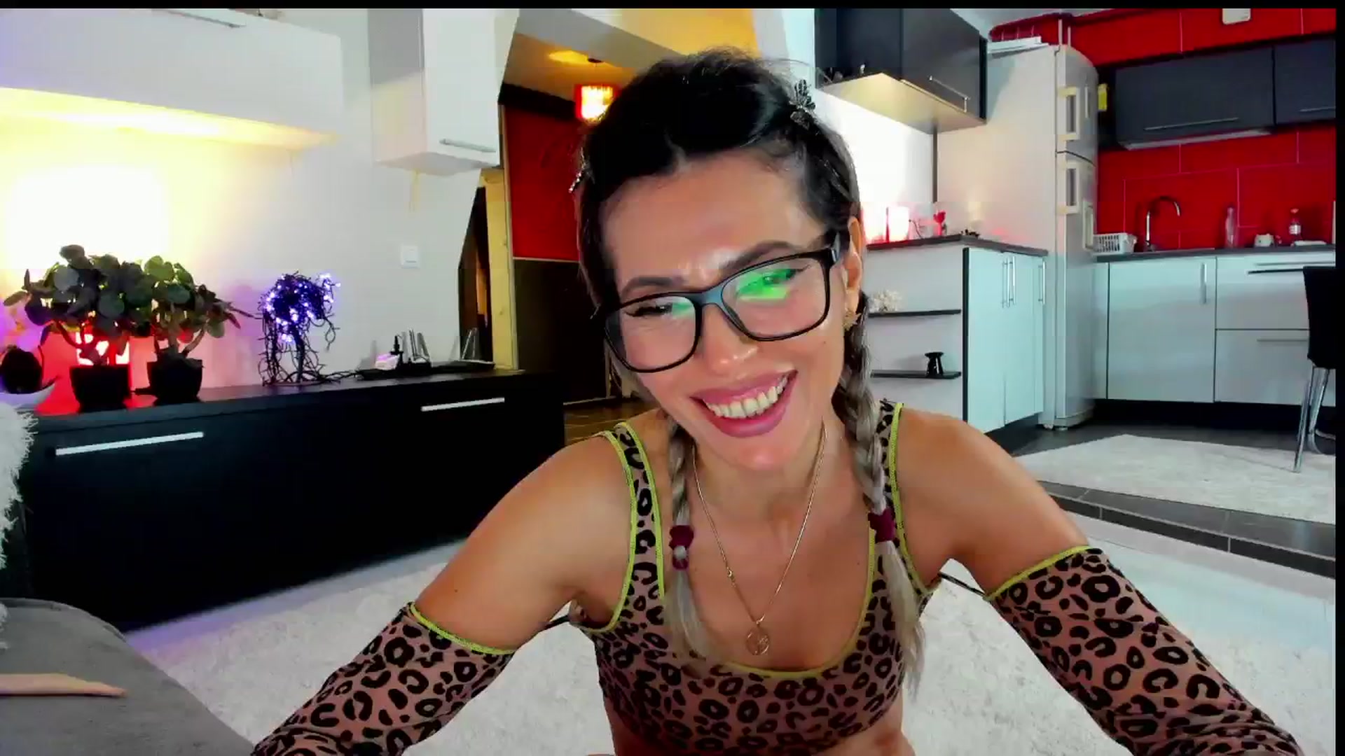 Gallery image thumbnail from SmileyTinaa's myfreecams stream on, 05/31/2024, 04:59 image 1 of 20
