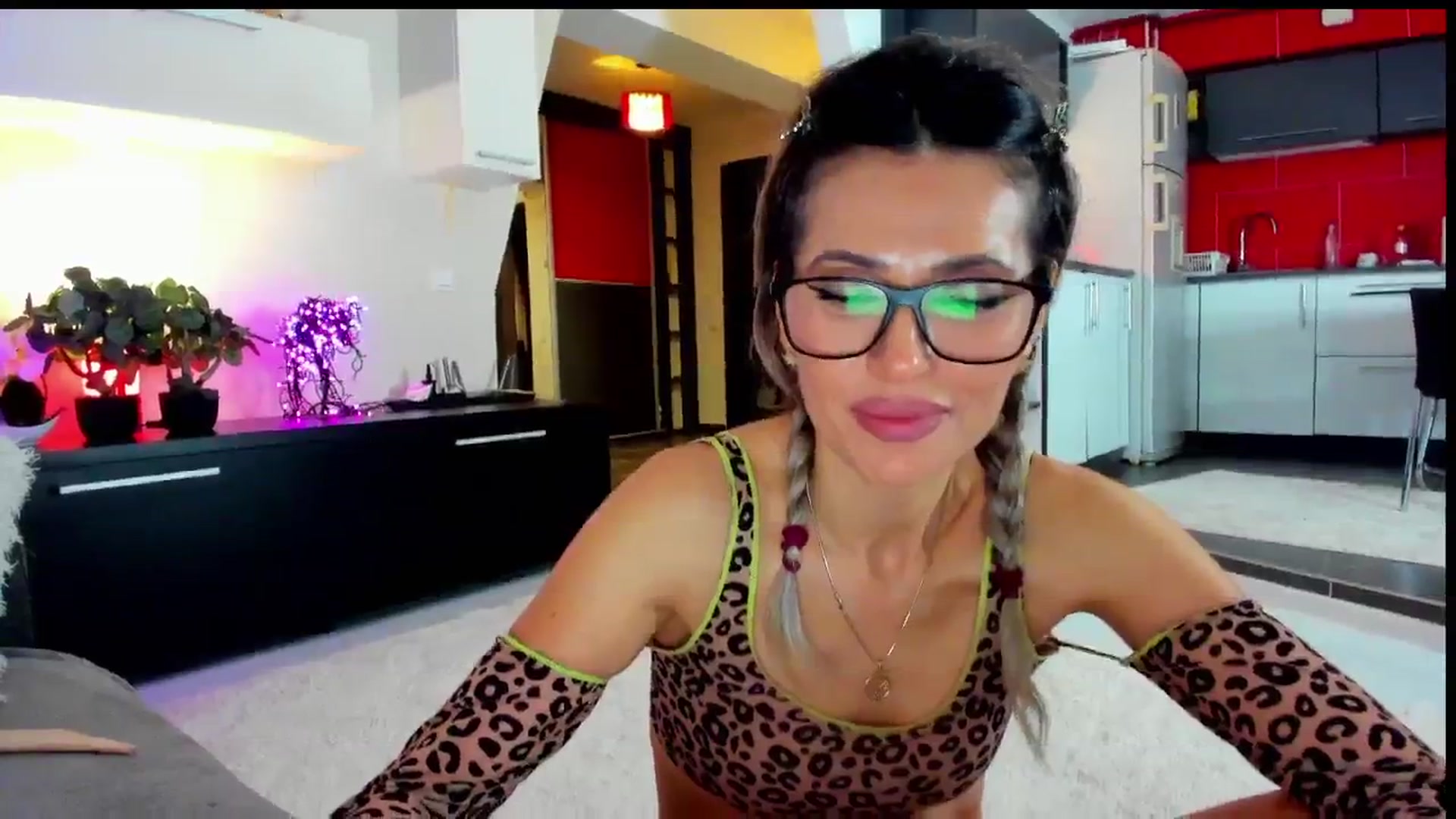 Gallery image thumbnail from SmileyTinaa's myfreecams stream on, 05/31/2024, 04:59 image 18 of 20