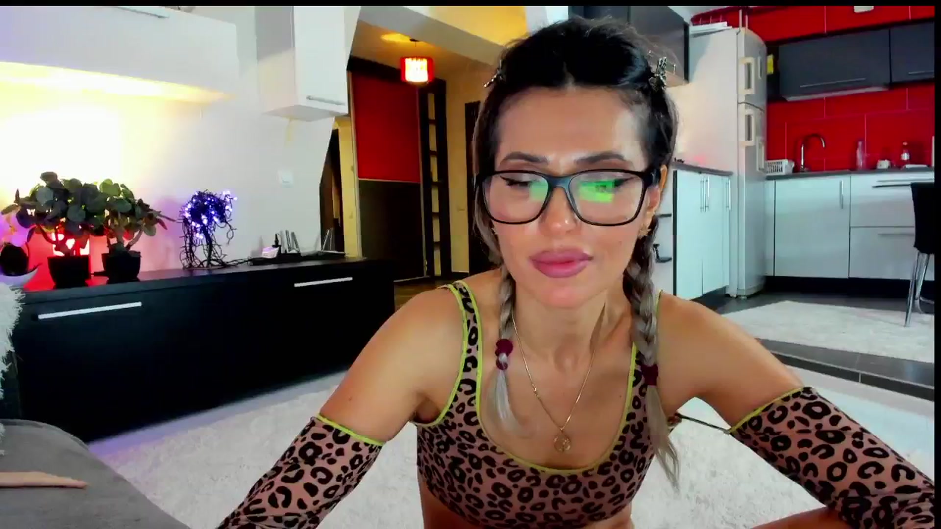 Gallery image thumbnail from SmileyTinaa's myfreecams stream on, 05/31/2024, 04:59 image 15 of 20