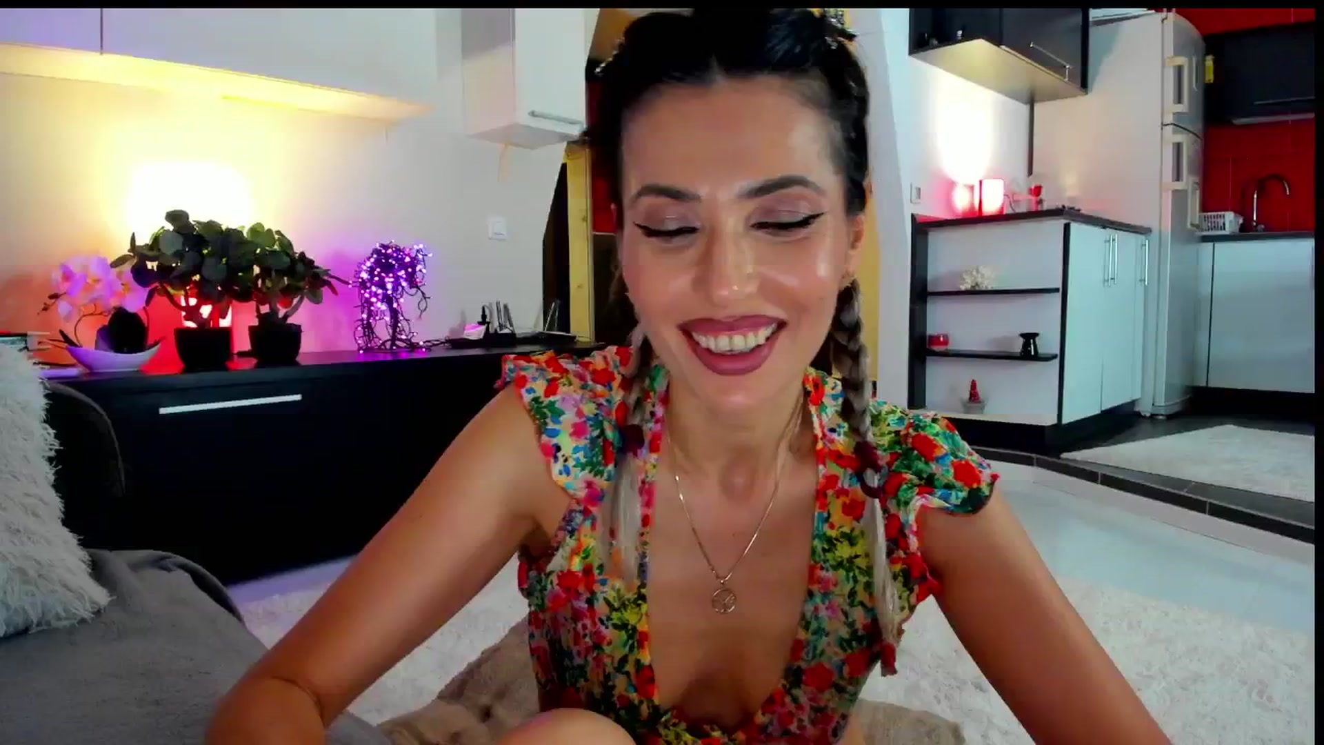 Gallery image thumbnail from SmileyTinaa's myfreecams stream on, 05/31/2024, 22:48 image 9 of 20