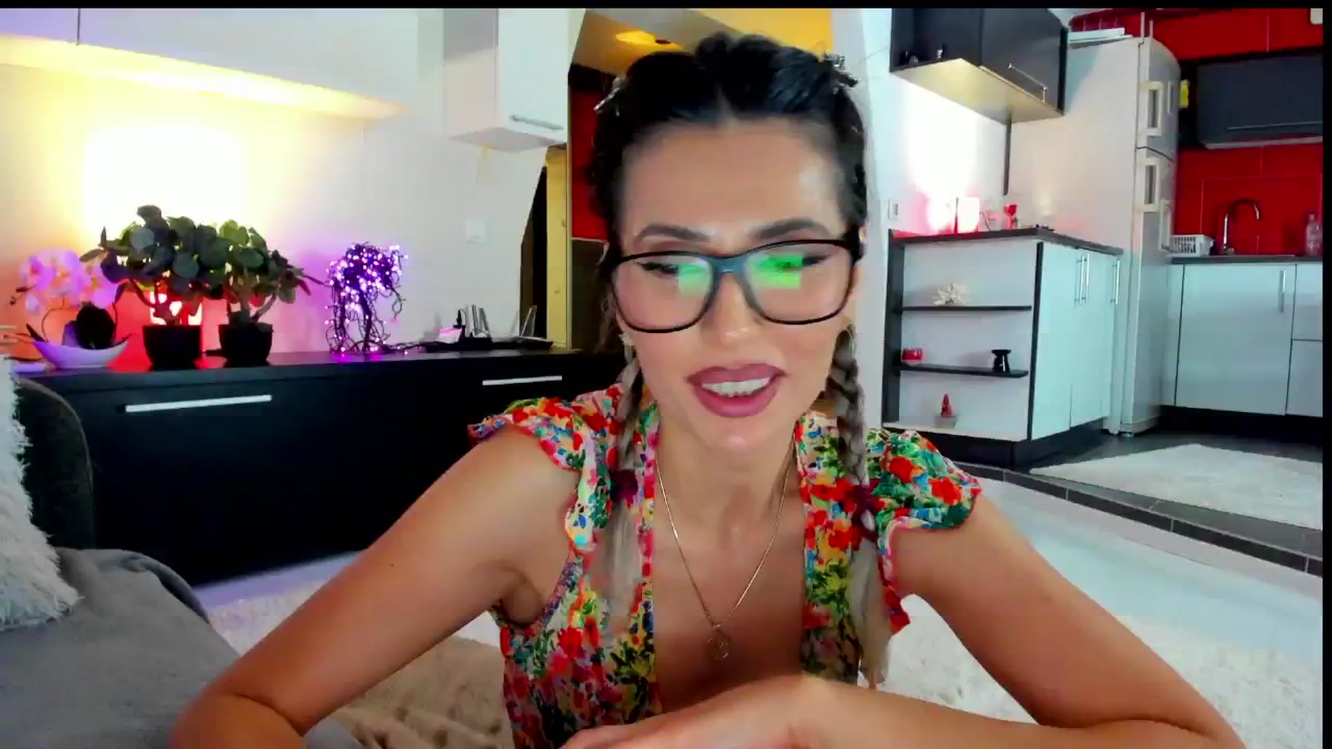Gallery image thumbnail from SmileyTinaa's myfreecams stream on, 05/31/2024, 22:48 image 3 of 20
