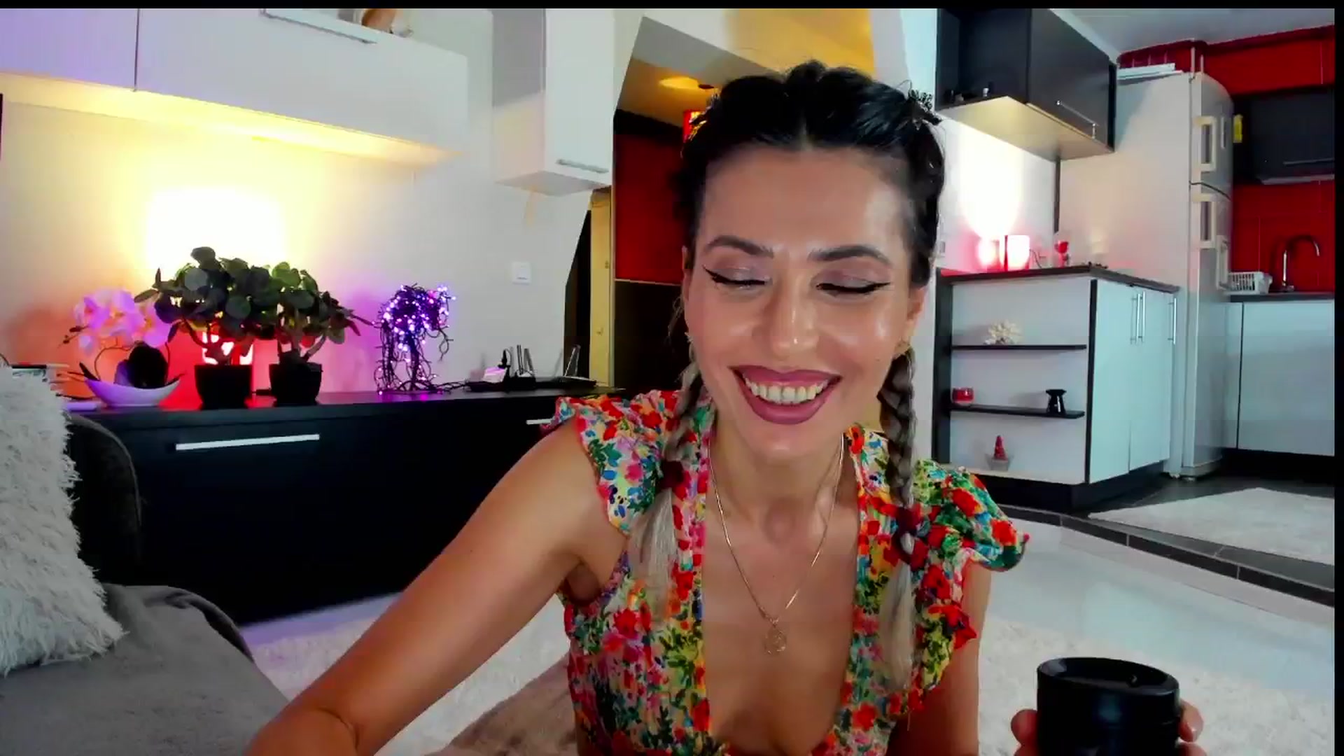 Gallery image thumbnail from SmileyTinaa's myfreecams stream on, 05/31/2024, 22:48 image 7 of 20