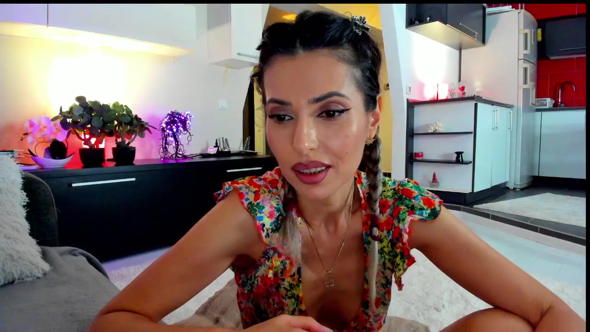 Gallery image thumbnail from SmileyTinaa's myfreecams stream on, 05/31/2024, 22:48 image 12 of 20