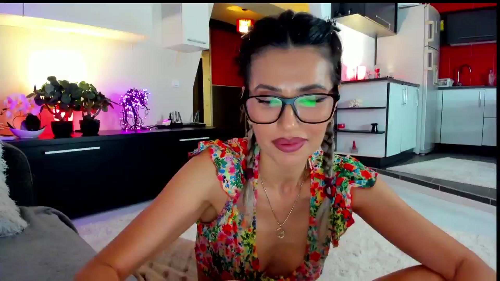 Gallery image thumbnail from SmileyTinaa's myfreecams stream on, 05/31/2024, 22:48 image 4 of 20