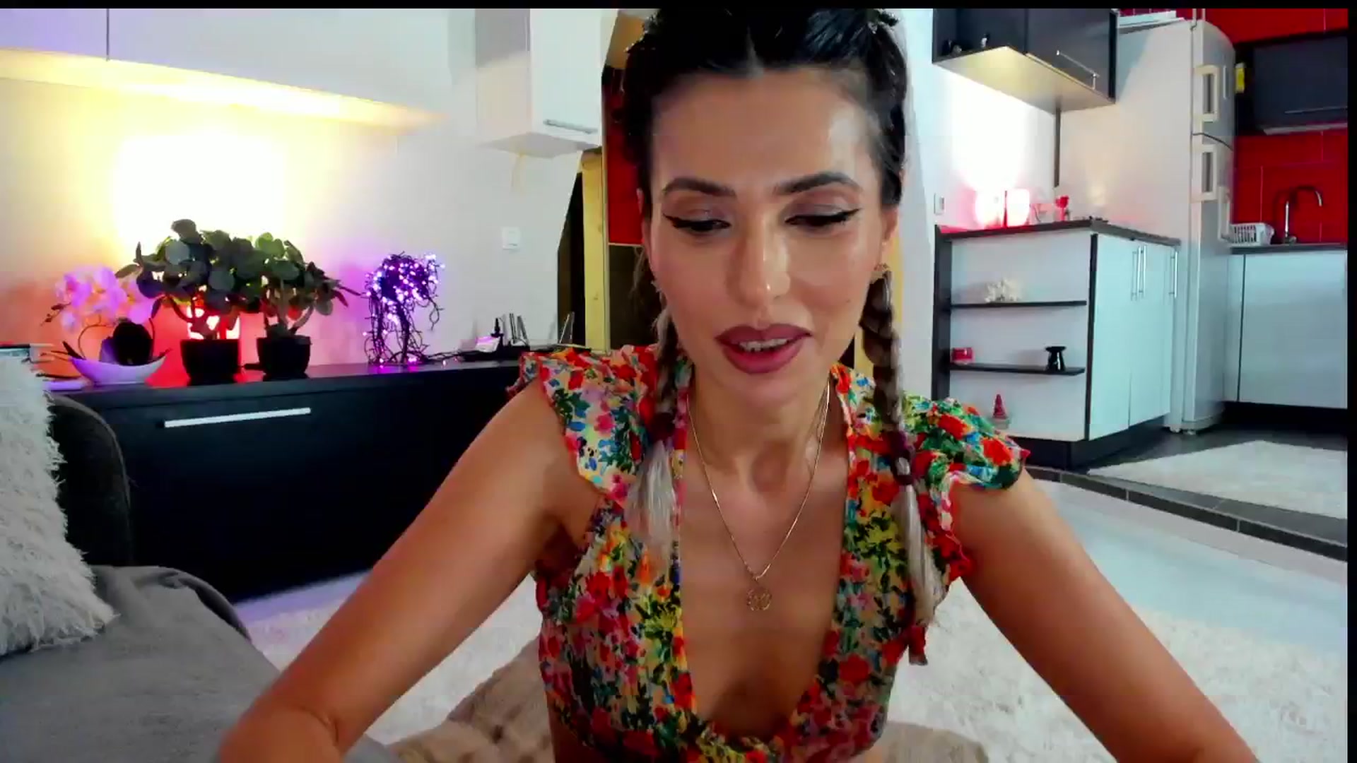 Gallery image thumbnail from SmileyTinaa's myfreecams stream on, 05/31/2024, 22:48 image 8 of 20
