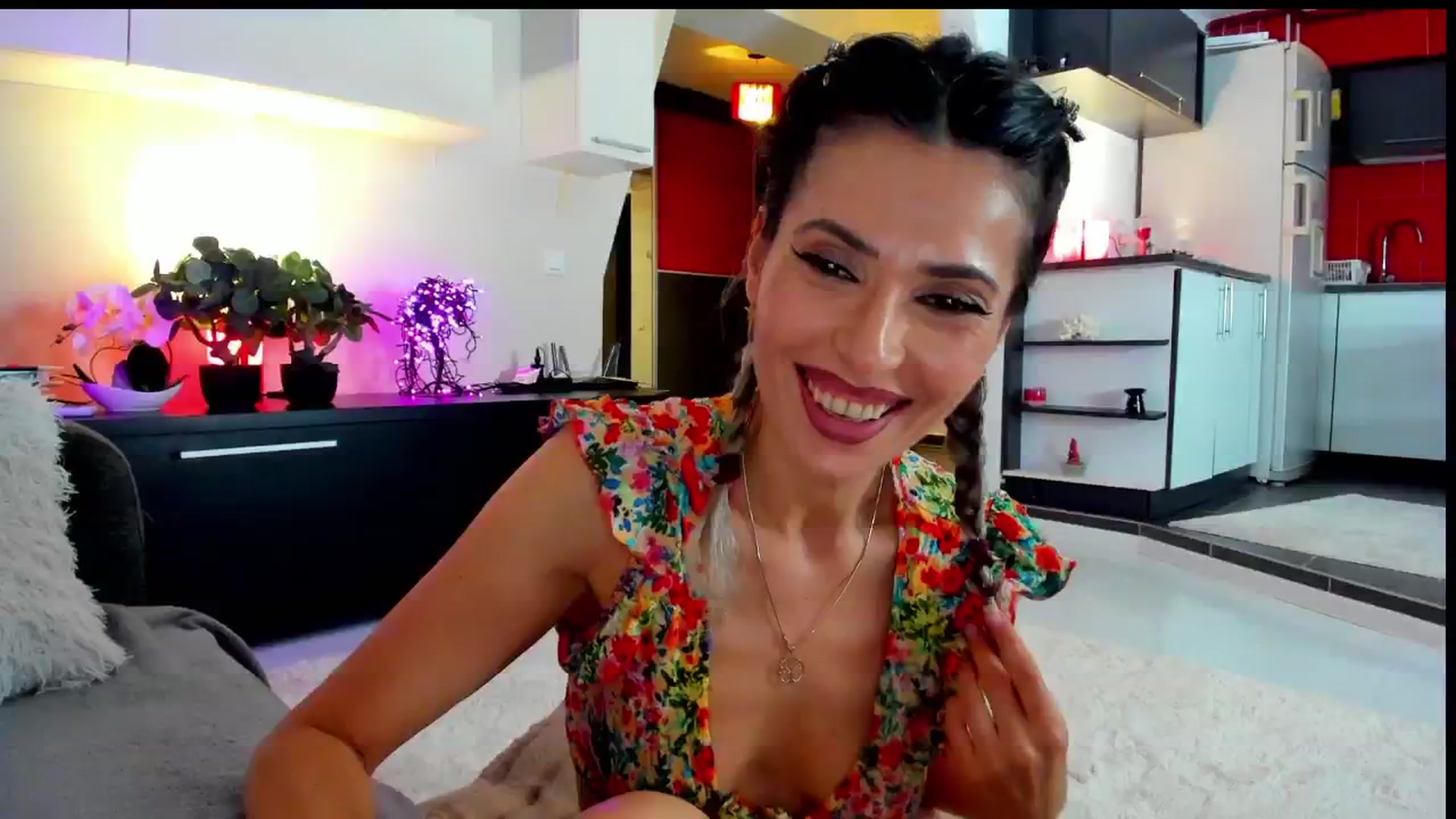 Gallery image thumbnail from SmileyTinaa's myfreecams stream on, 05/31/2024, 22:48 image 14 of 20