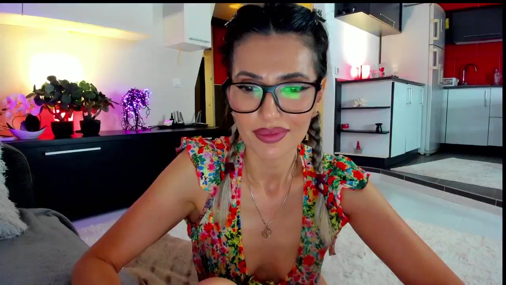 Gallery image thumbnail from SmileyTinaa's myfreecams stream on, 05/31/2024, 22:48 image 1 of 20