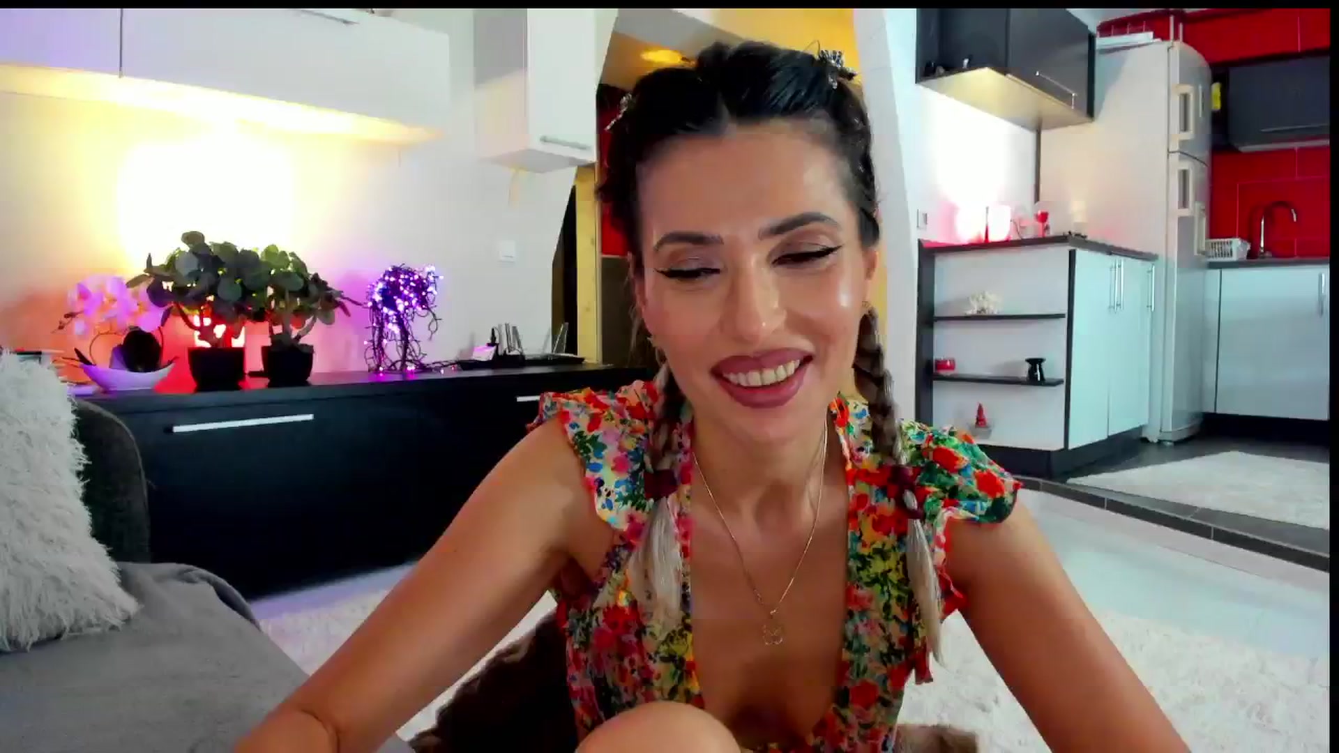 Gallery image thumbnail from SmileyTinaa's myfreecams stream on, 05/31/2024, 22:48 image 18 of 20