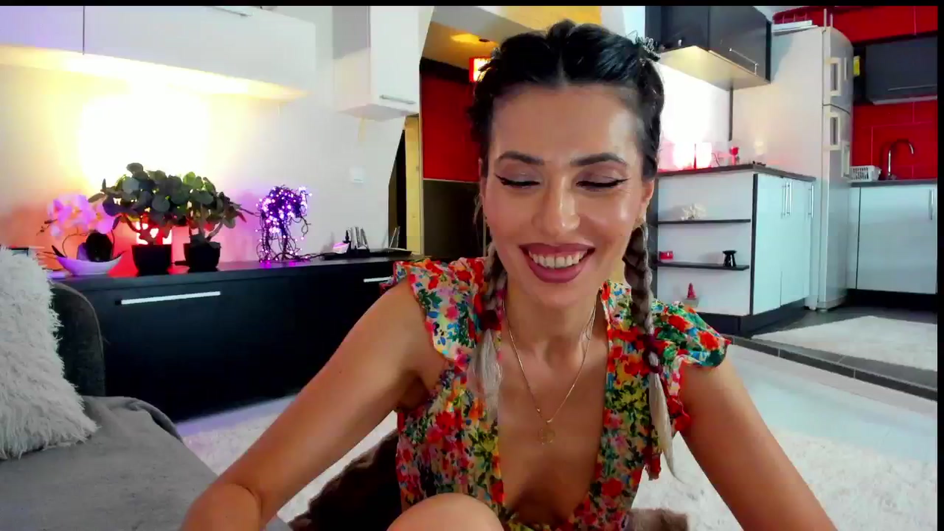 Gallery image thumbnail from SmileyTinaa's myfreecams stream on, 05/31/2024, 22:48 image 17 of 20