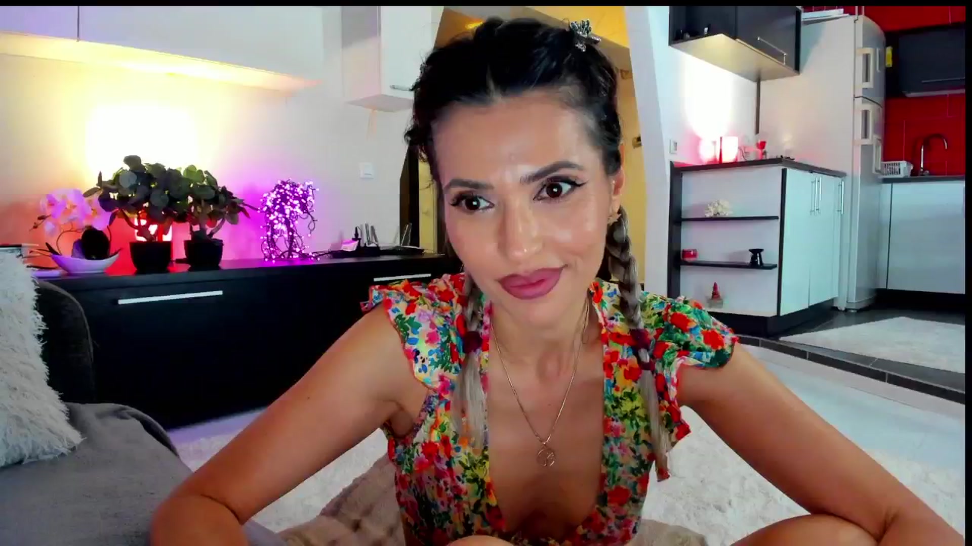 Gallery image thumbnail from SmileyTinaa's myfreecams stream on, 05/31/2024, 22:48 image 10 of 20