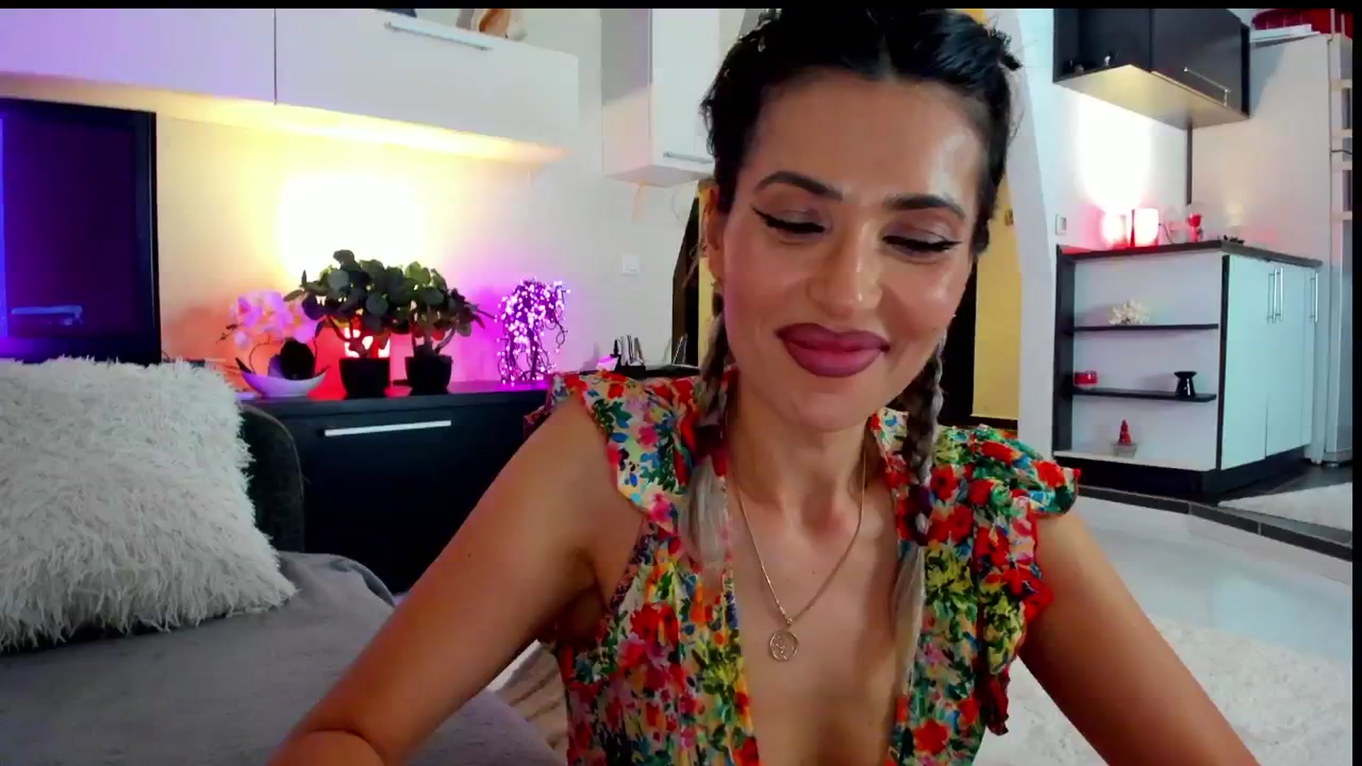Gallery image thumbnail from SmileyTinaa's myfreecams stream on, 05/31/2024, 22:48 image 20 of 20