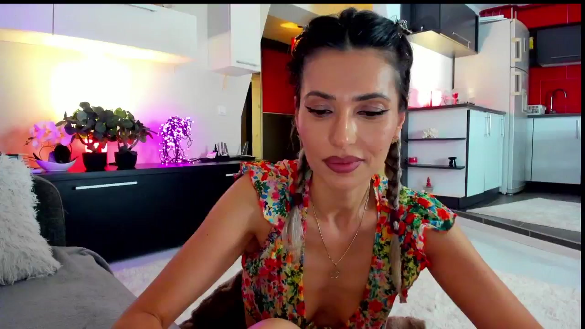 Gallery image thumbnail from SmileyTinaa's myfreecams stream on, 05/31/2024, 22:48 image 16 of 20