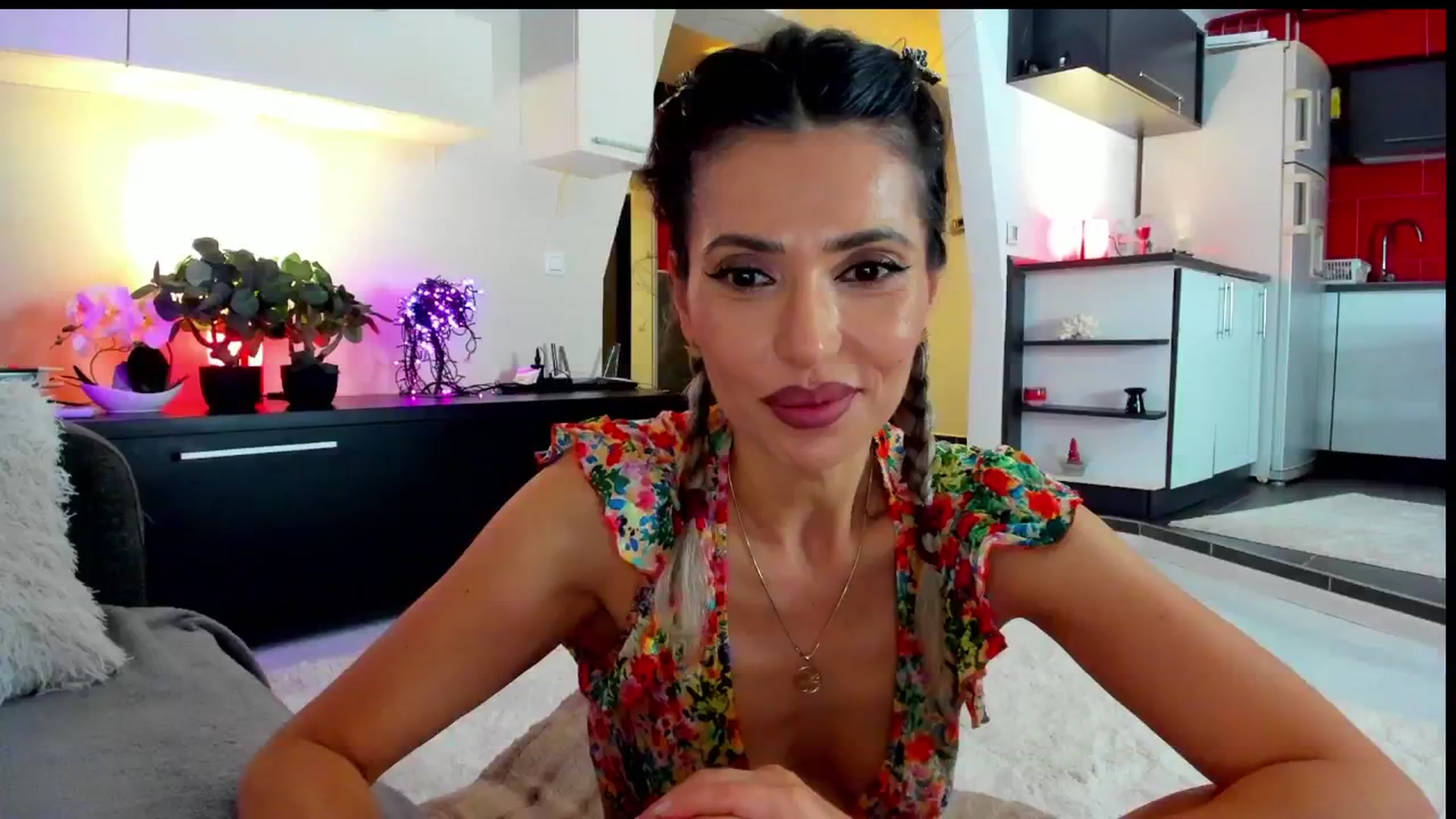 Gallery image thumbnail from SmileyTinaa's myfreecams stream on, 05/31/2024, 22:48 image 13 of 20
