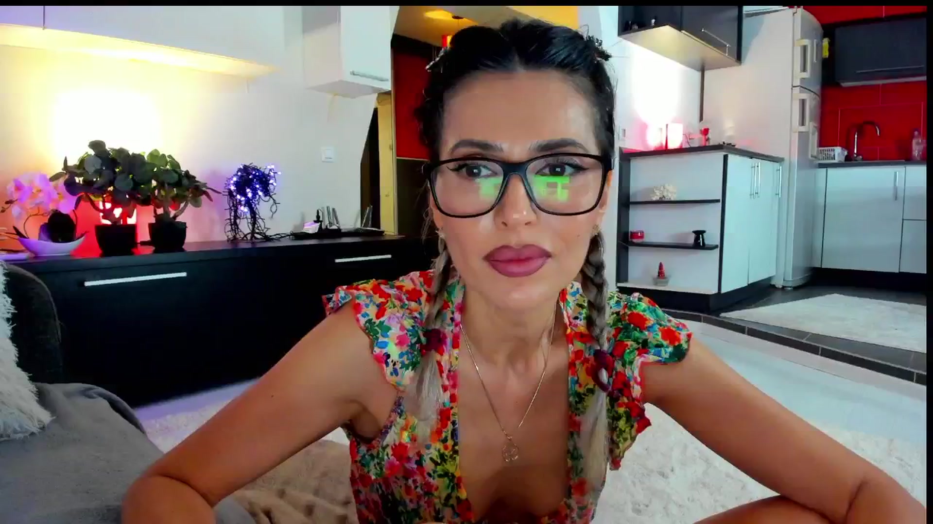 Gallery image thumbnail from SmileyTinaa's myfreecams stream on, 05/31/2024, 22:48 image 5 of 20